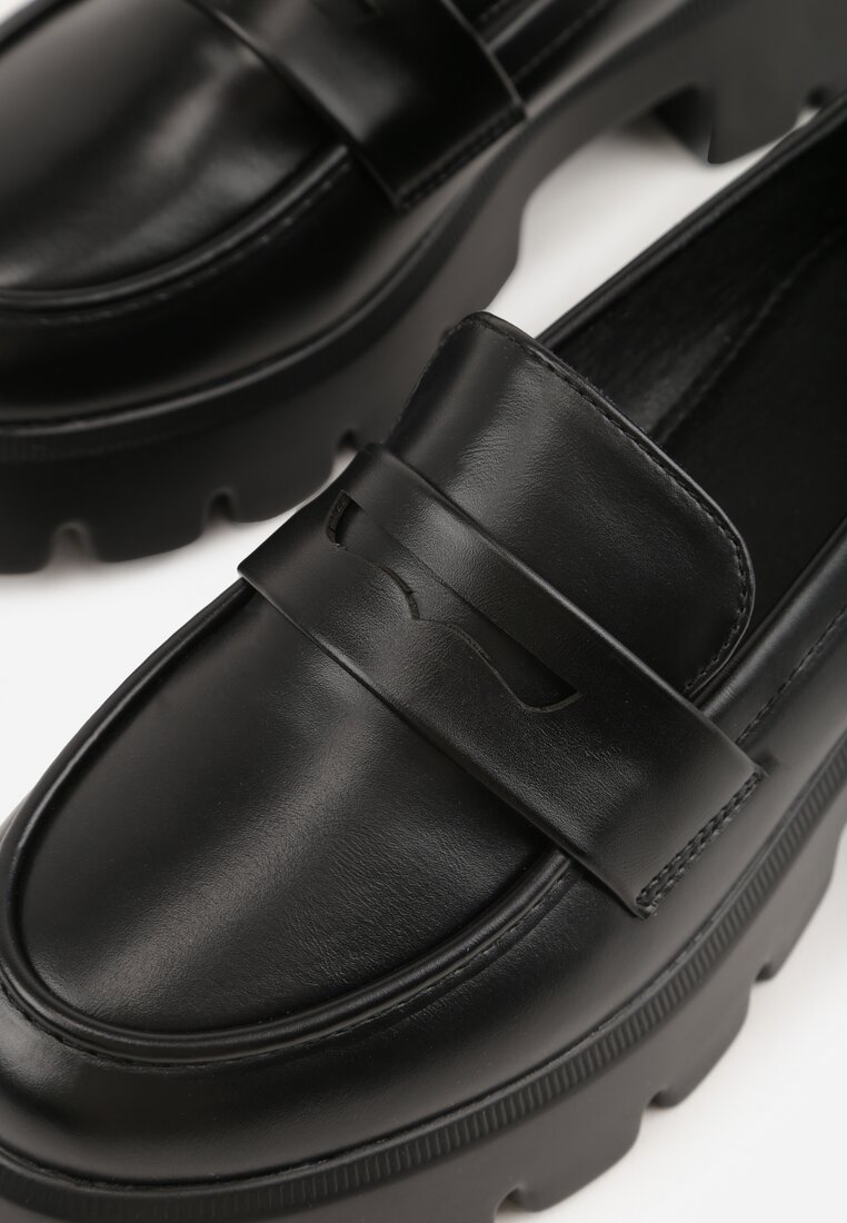 Czarne Mokasyny na Grubej Tłoczonej Podeszwie Dorikharei