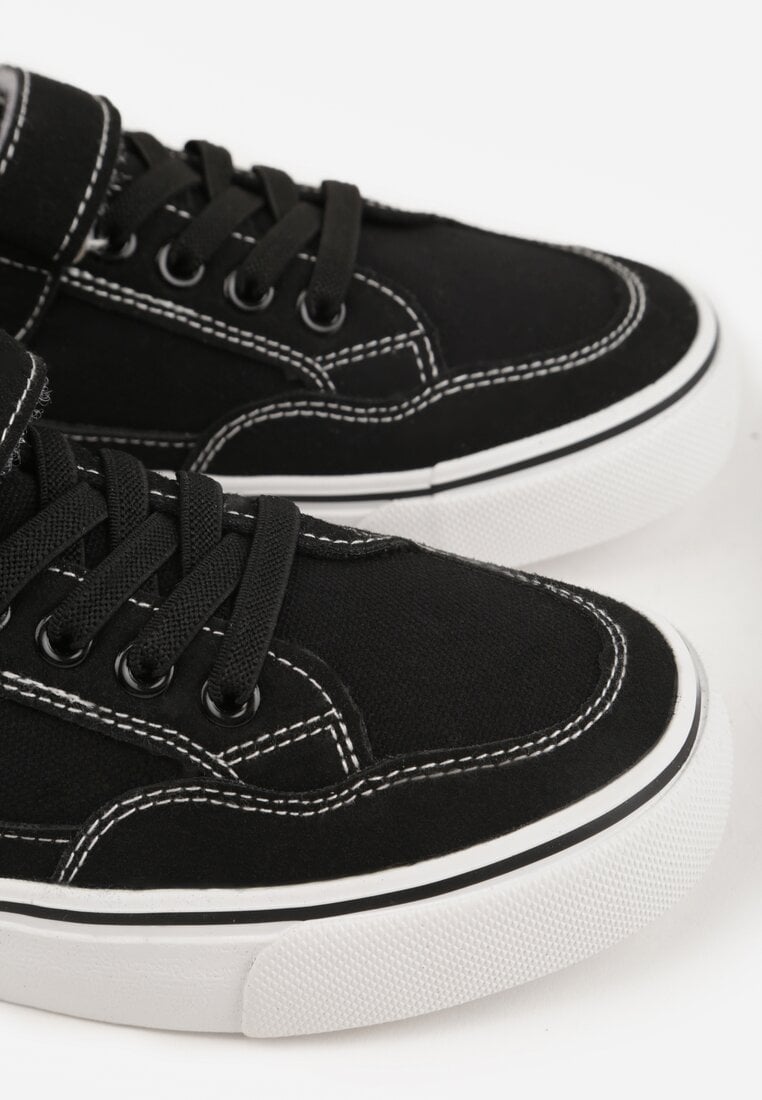 Czarne Trampki Ozdobione Przeszyciami Adrearea