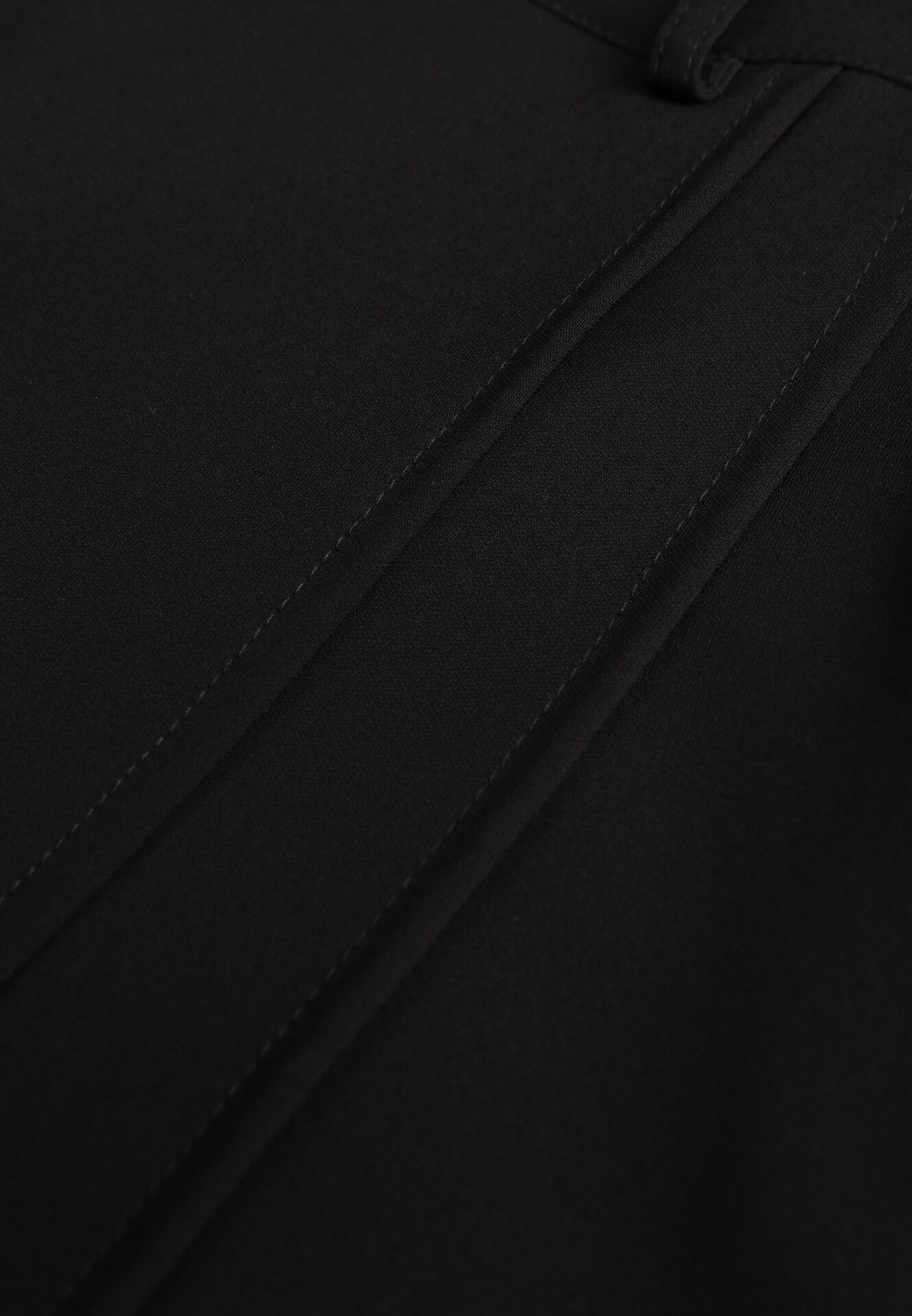 Czarne Eleganckie Spódnico-Szorty z Wysokim Stanem o Asymetrycznym Kroju Tinalina