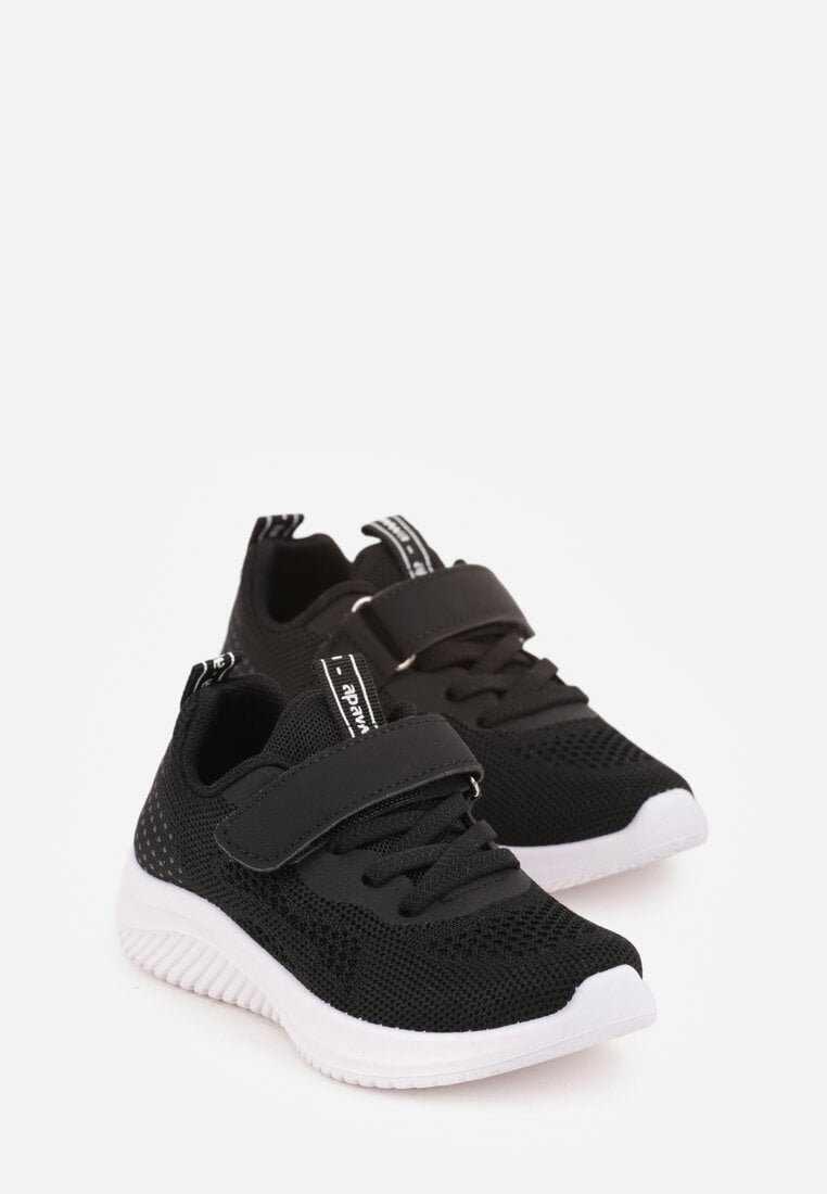 Czarno-Białe Buty Sportowe Sneakersy z Perforacją i Tłoczoną Podeszwą Uriltora