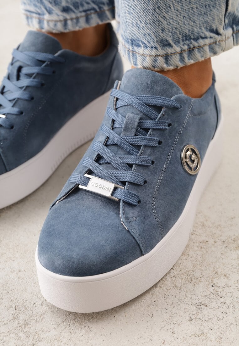Niebieskie Sneakersy ze Skóry Naturalnej na Grubej Podeszwie z Metaliczną Ozdobą Sabypise