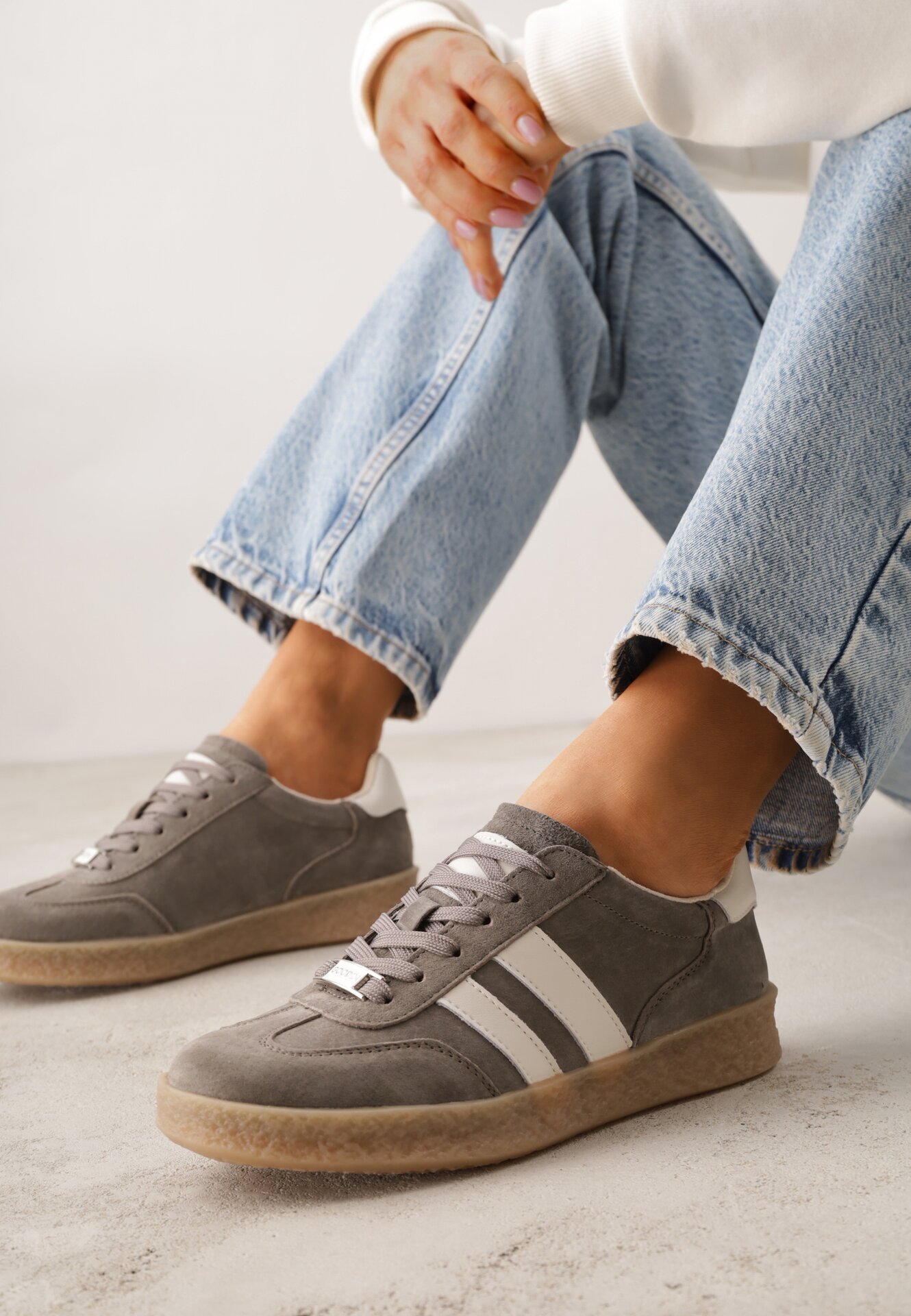 Ciemnobeżowe Sneakersy ze Skóry Naturalnej w Stylu Tenisówek z Paskami Arethephila