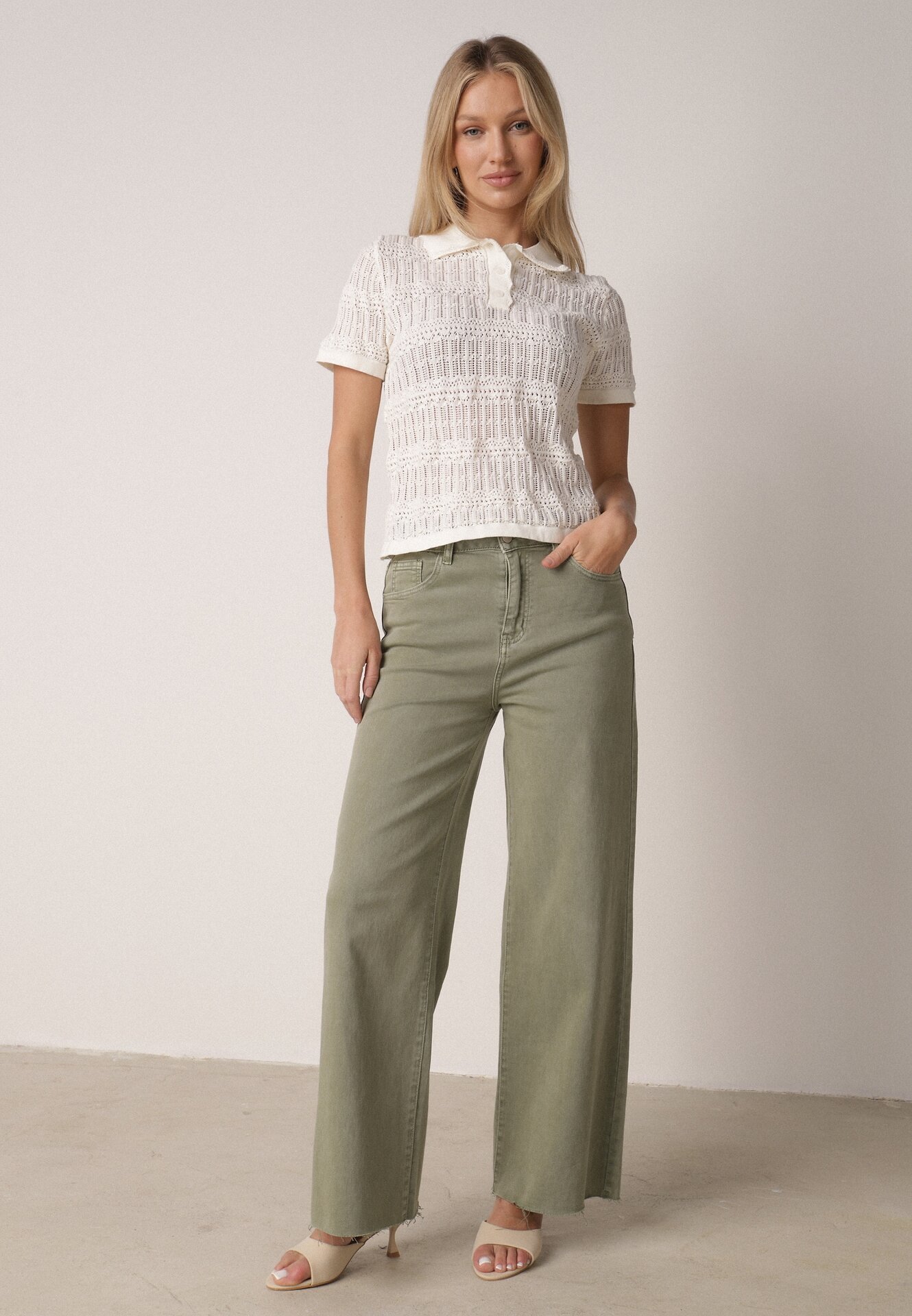 Beżowa Szydełkowa Bluzka z Wiskozy z Guzikami i Kołnierzykiem Calime