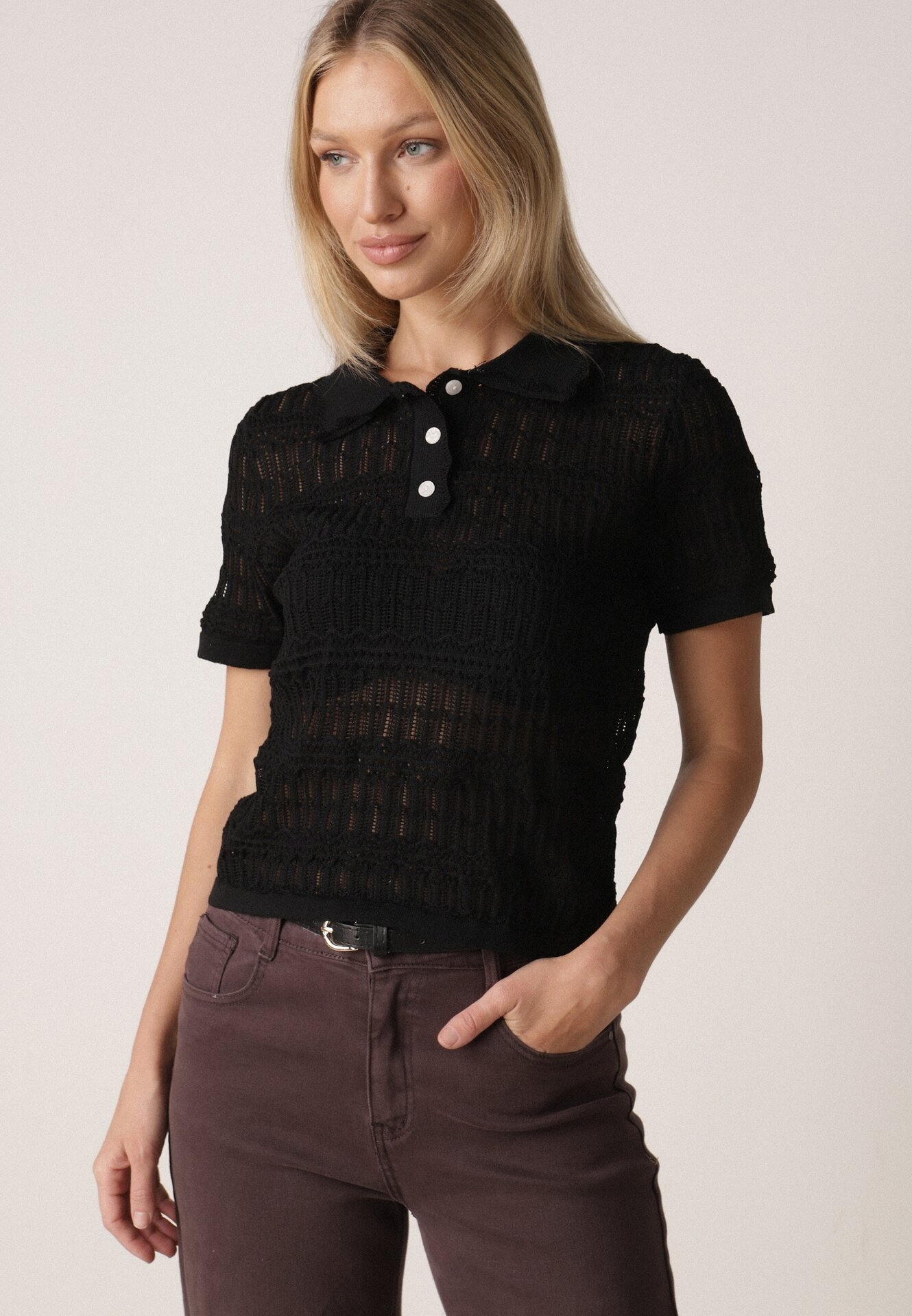 Czarna Szydełkowa Bluzka z Wiskozy z Guzikami i Kołnierzykiem Calime