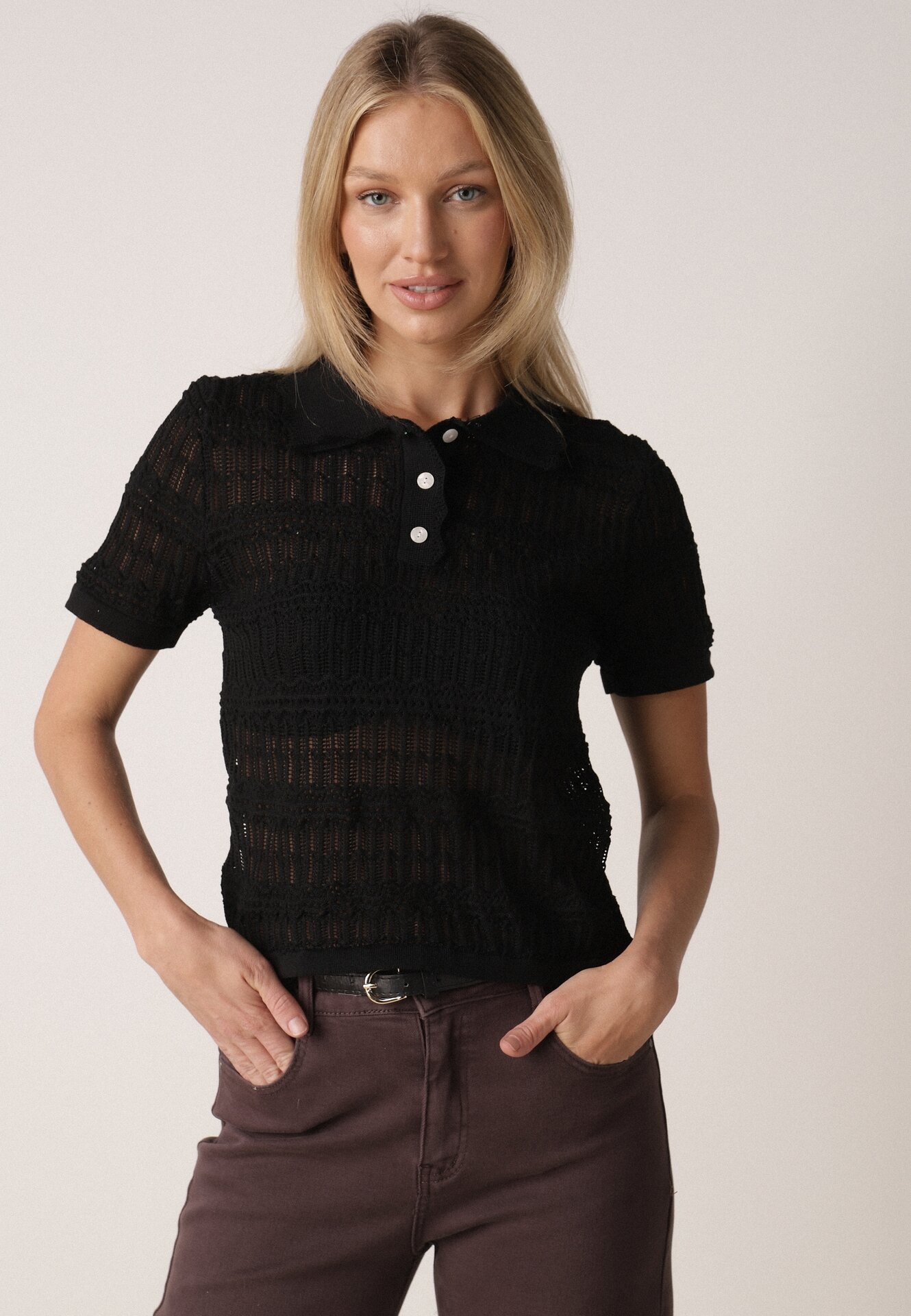 Czarna Szydełkowa Bluzka z Wiskozy z Guzikami i Kołnierzykiem Calime