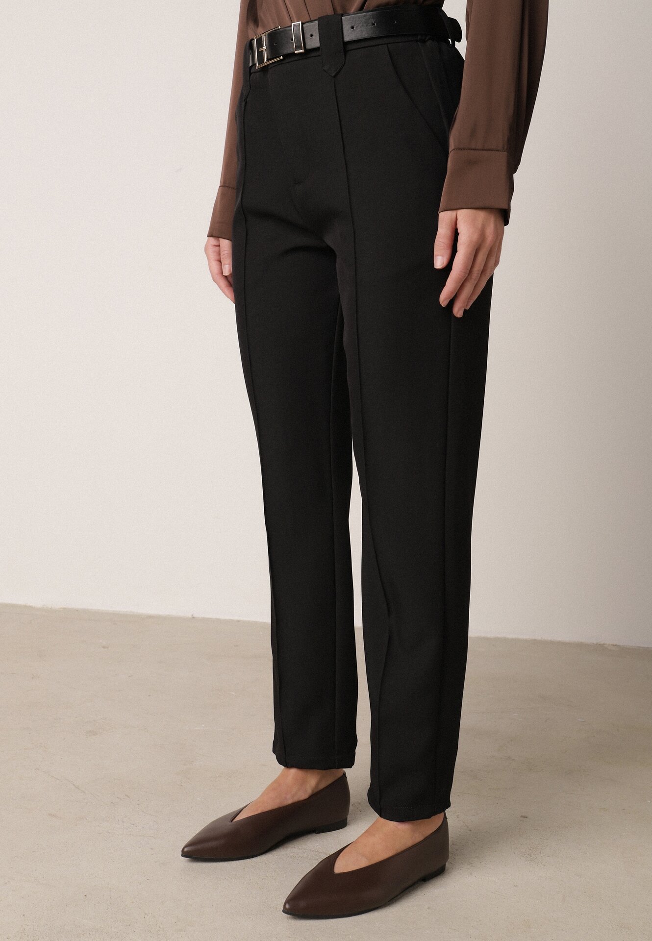 Czarne Eleganckie Spodnie Cygaretki z Wysokim Stanem i Paskiem z Klamerką Diminas