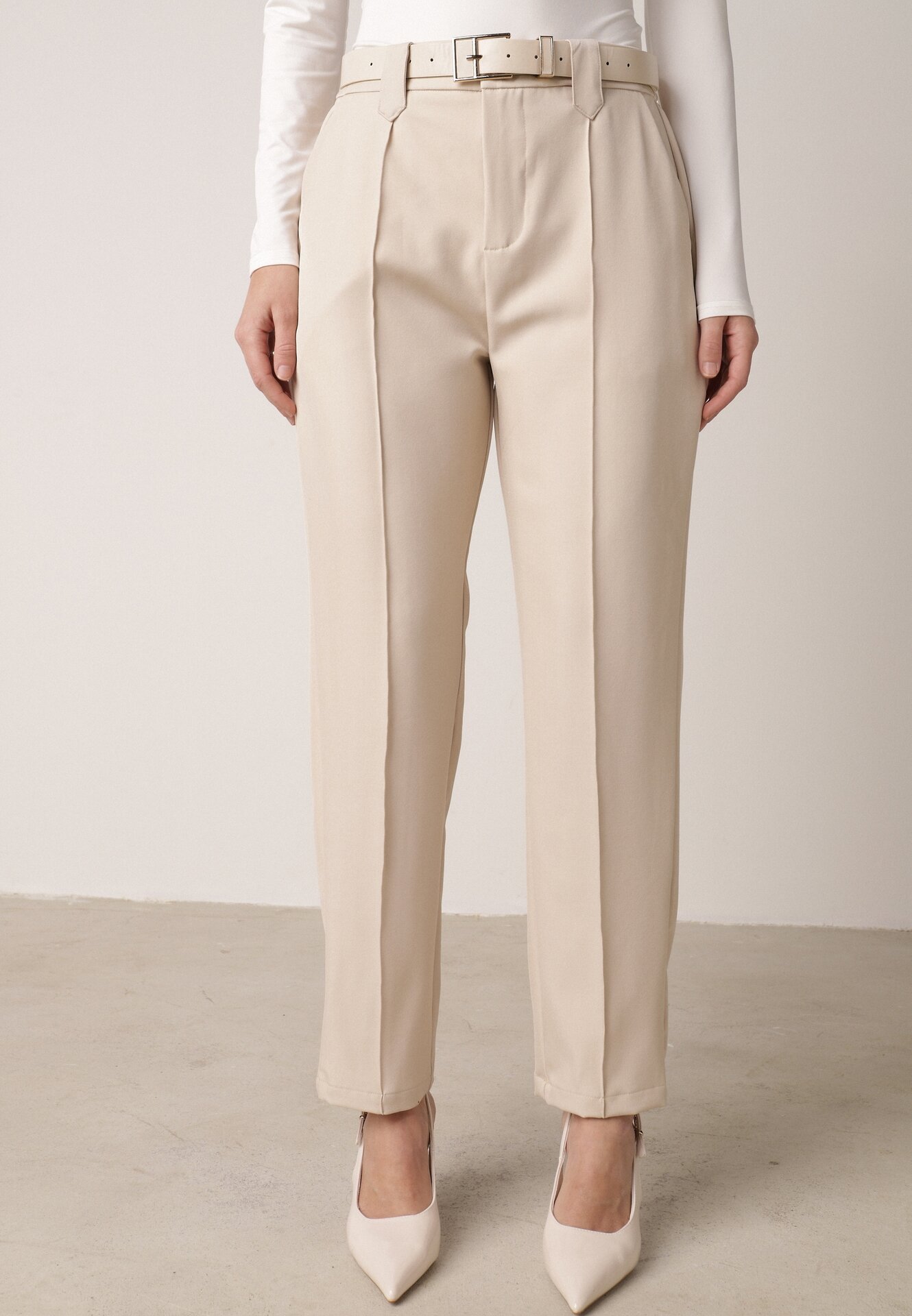 Beżowe Eleganckie Spodnie Cygaretki z Wysokim Stanem i Paskiem z Klamerką Diminas