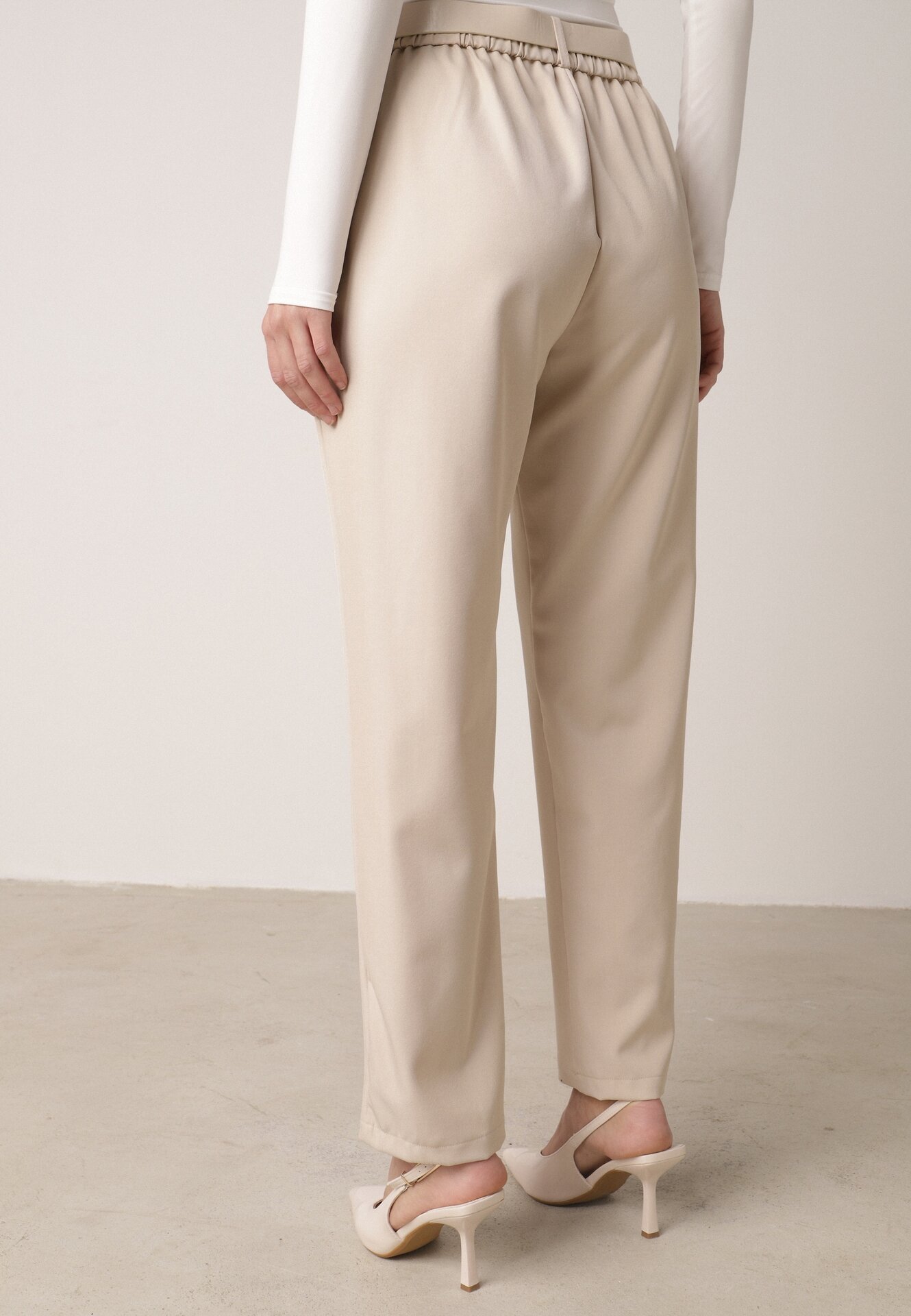 Beżowe Eleganckie Spodnie Cygaretki z Wysokim Stanem i Paskiem z Klamerką Diminas