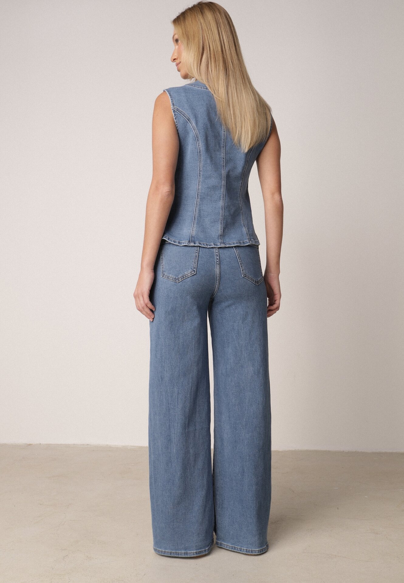 Niebieski Bawełniany Komplet Denimowy Szerokie Jeansy i Kamizelka na Guziki Kathixa