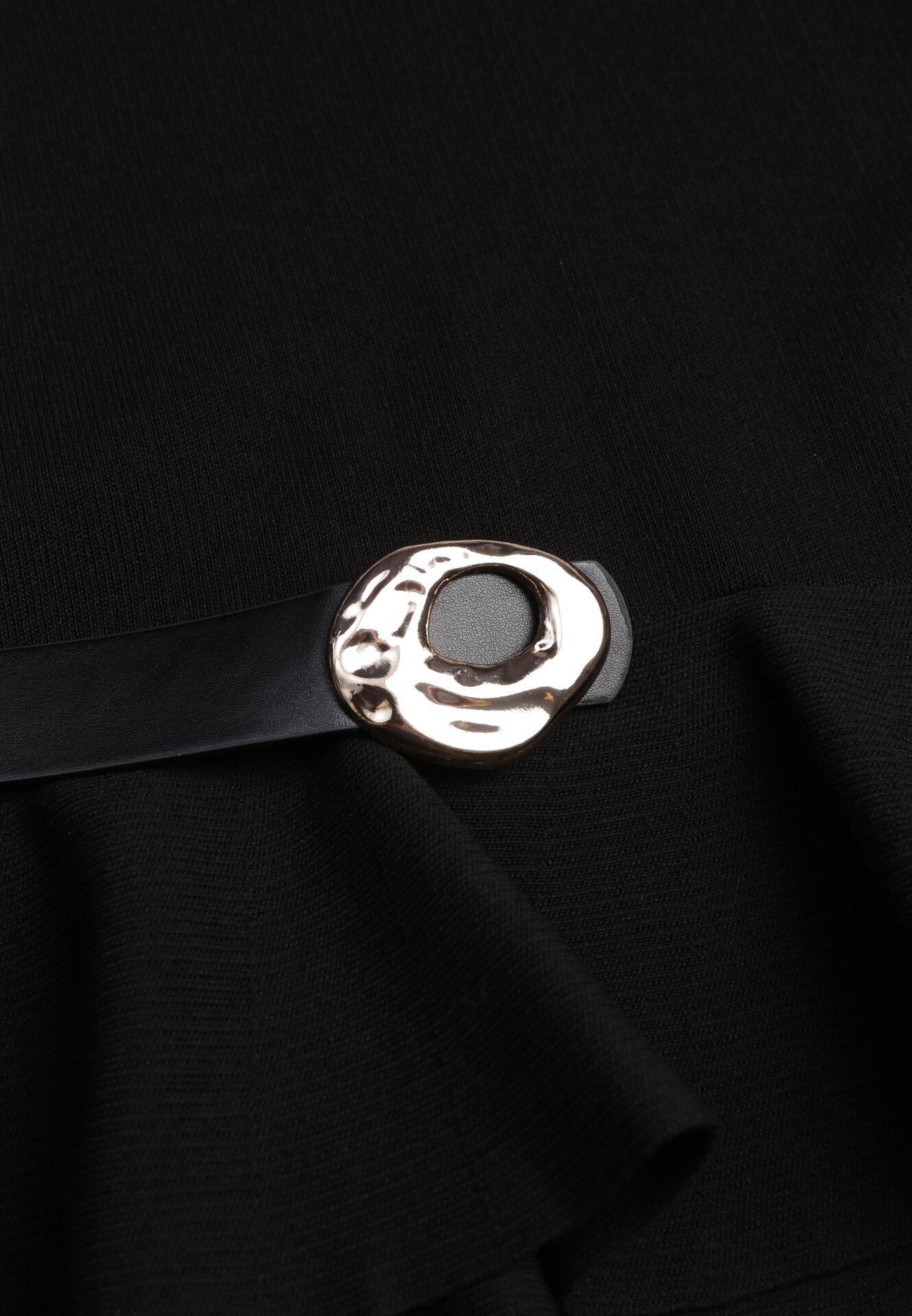 Czarna Bluzka Dzianinowa z Baskinką i Paskiem Lyvara