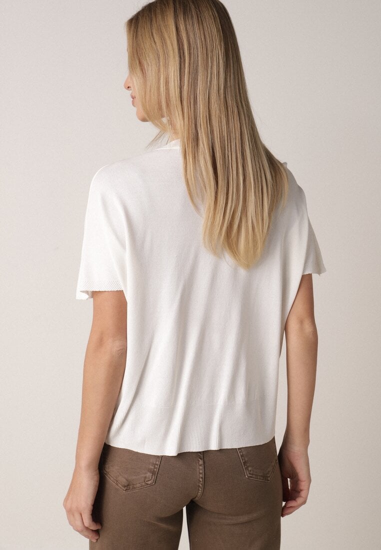 Biała Bluzka z Wiskozą o Nietoperzowym Kroju Oromeda