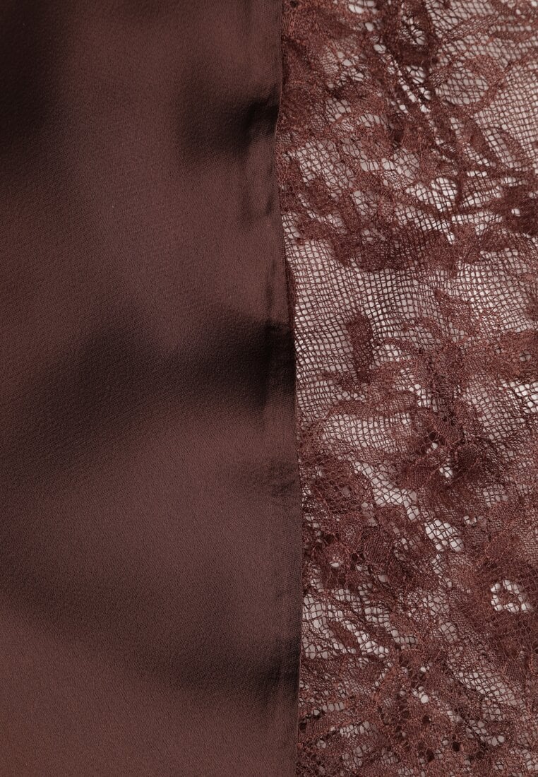 Brązowa Koktajlowa Sukienka z Satyny Ozdobiona Koronką Palinca
