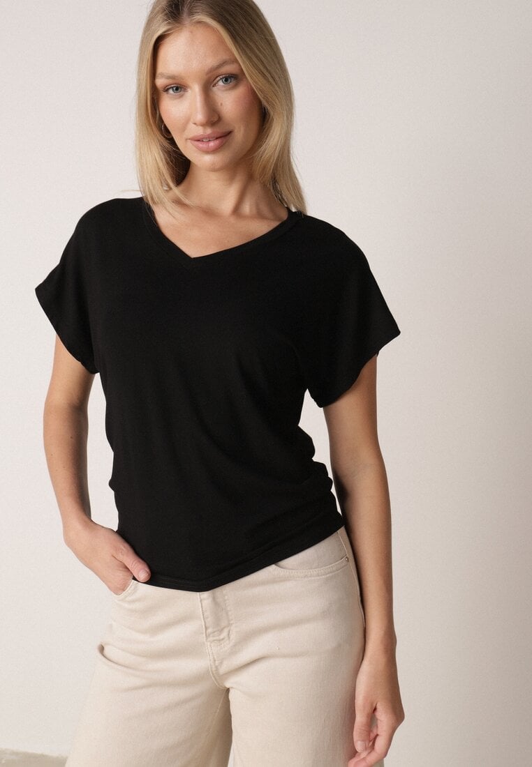 Czarny T-shirt z Wiskozy z Trójkątnym Dekoltem Achiore