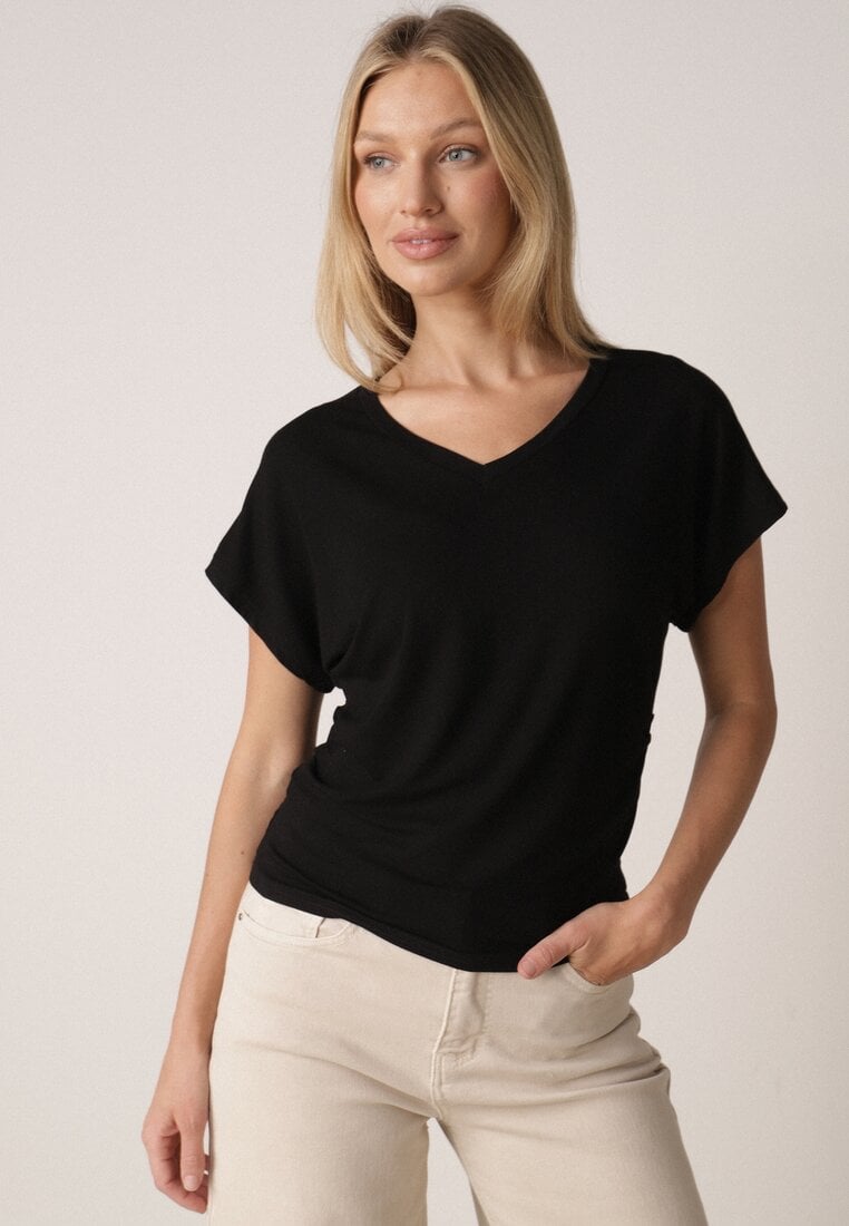 Czarny T-shirt z Wiskozy z Trójkątnym Dekoltem Achiore