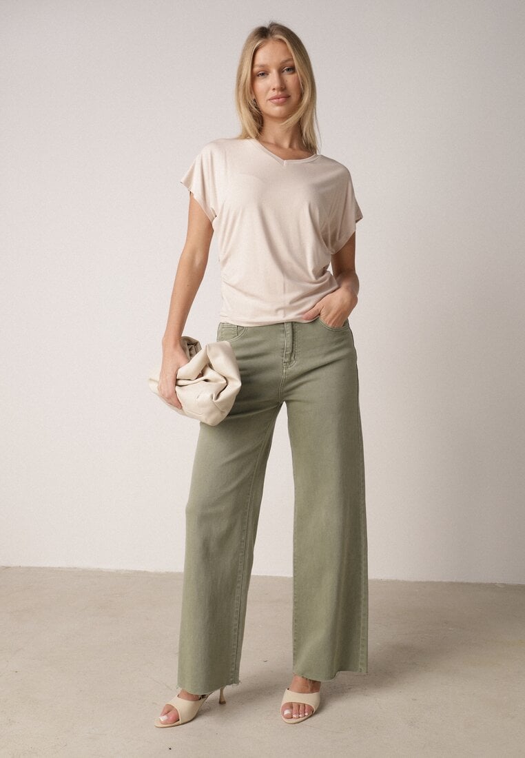 Beżowy T-shirt z Wiskozy z Trójkątnym Dekoltem Achiore