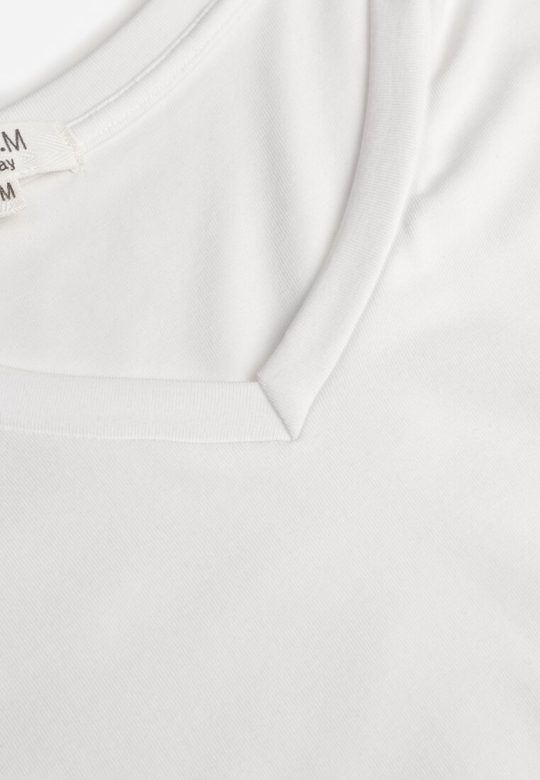 Biały T-shirt z Wiskozy z Trójkątnym Dekoltem Achiore