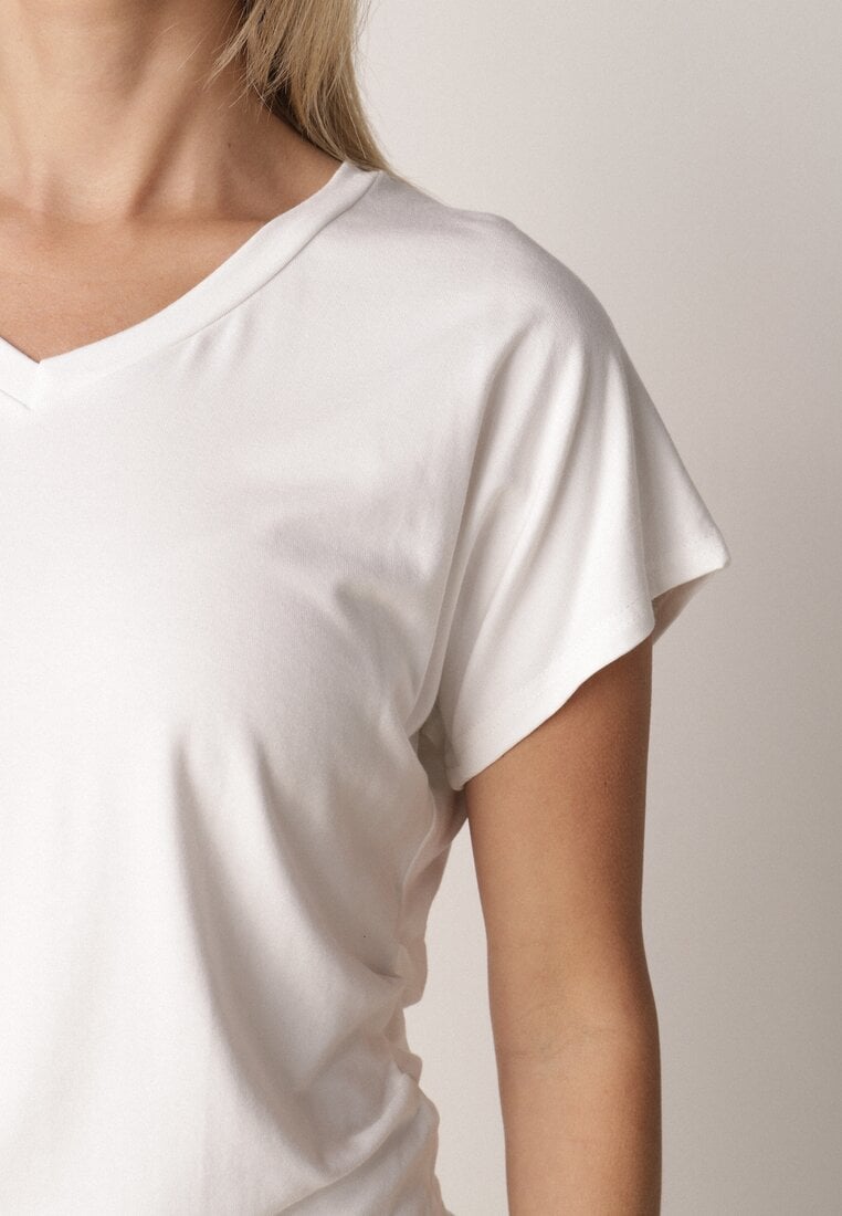 Biały T-shirt z Wiskozy z Trójkątnym Dekoltem Achiore