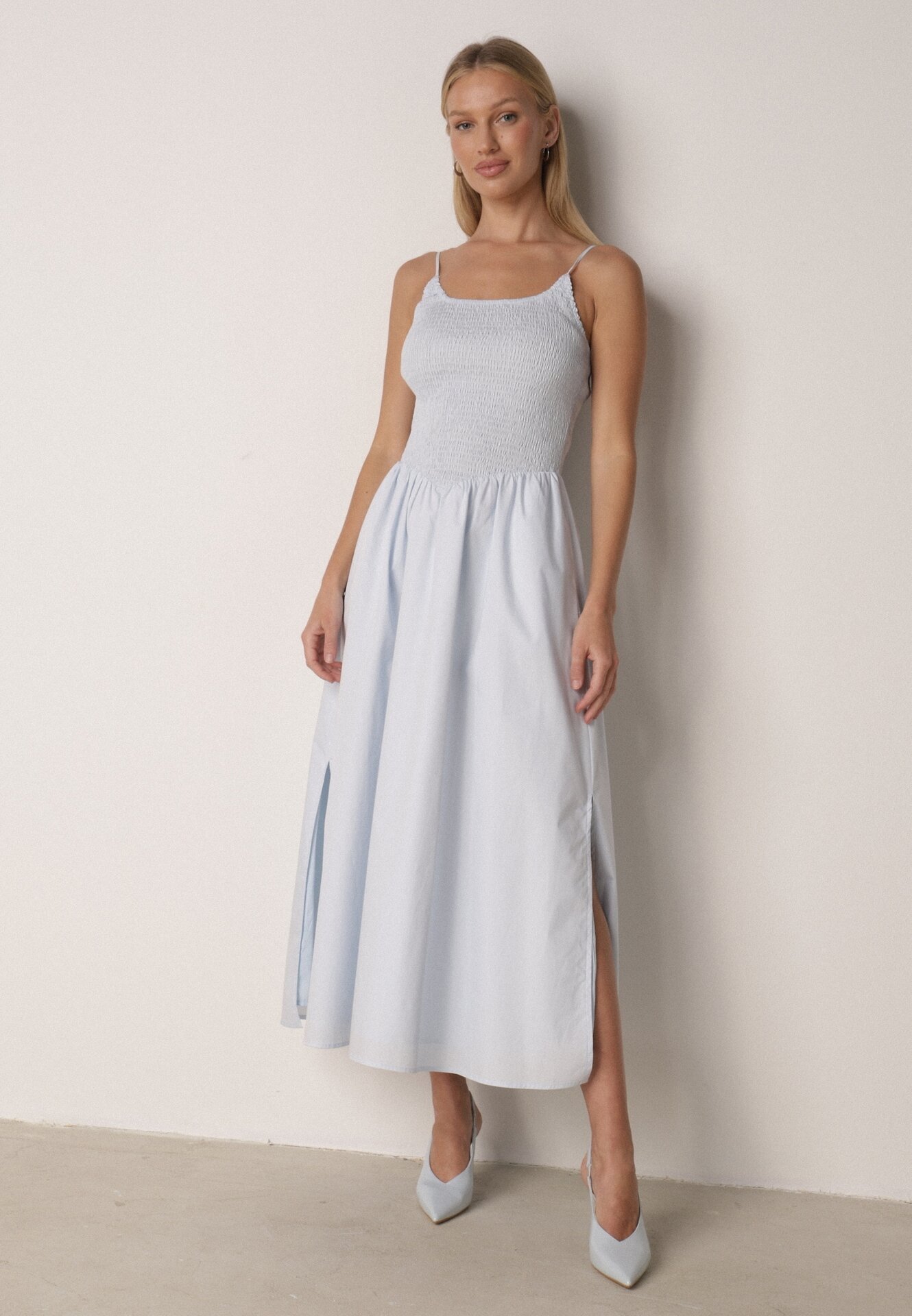 Niebieska Bawełniana Sukienka Rozkloszowana z Elastyczną Górą i Wiązanymi Ramiączkami Nyphea