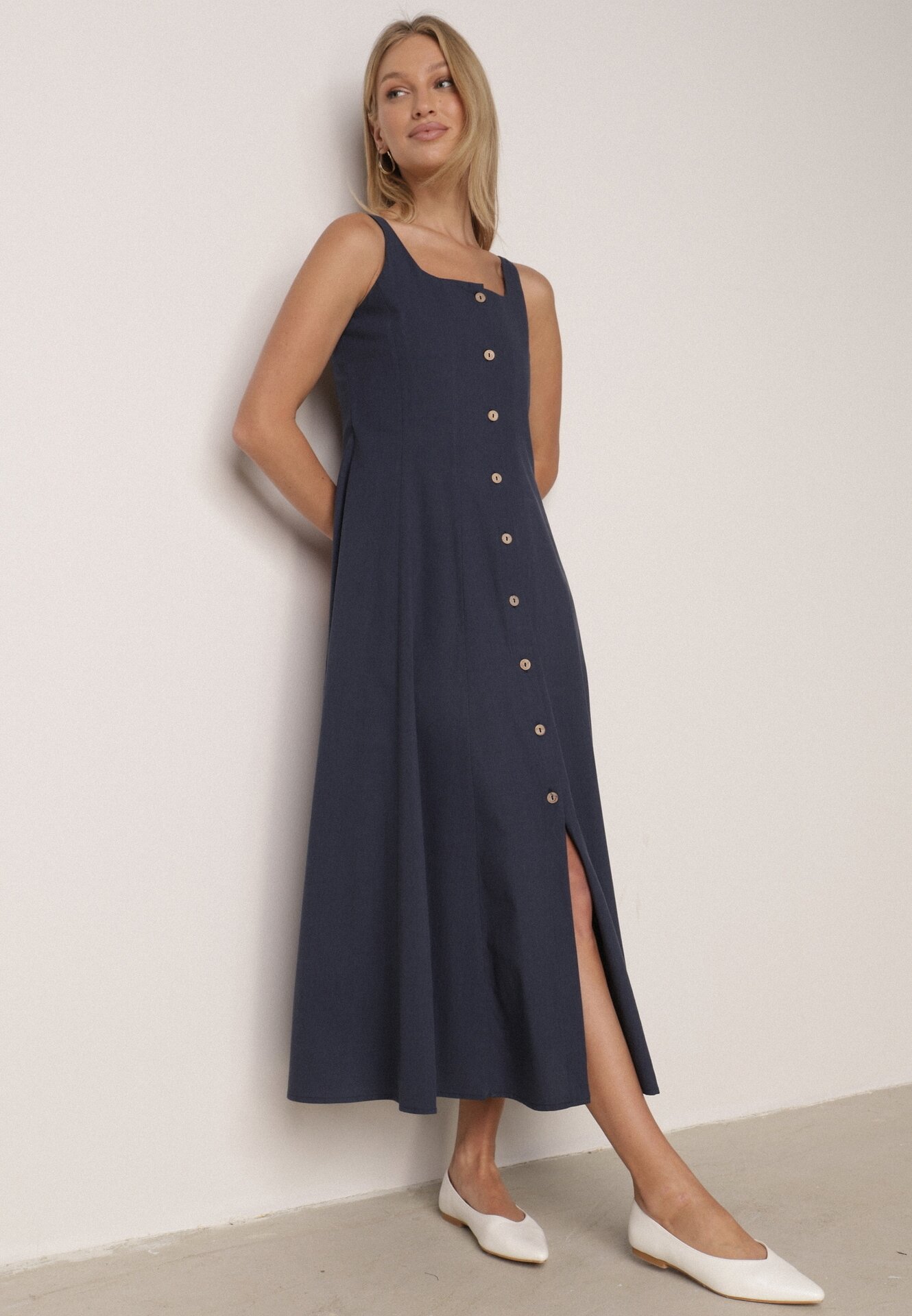 Granatowa Rozkloszowana Sukienka z Bawełną Wiskozą i Guzikami Appeia