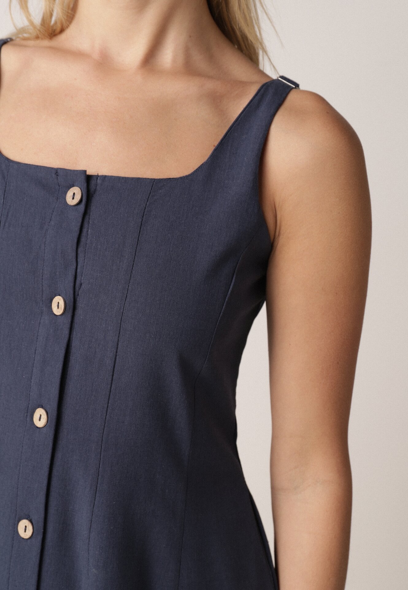 Granatowa Rozkloszowana Sukienka z Bawełną Wiskozą i Guzikami Appeia