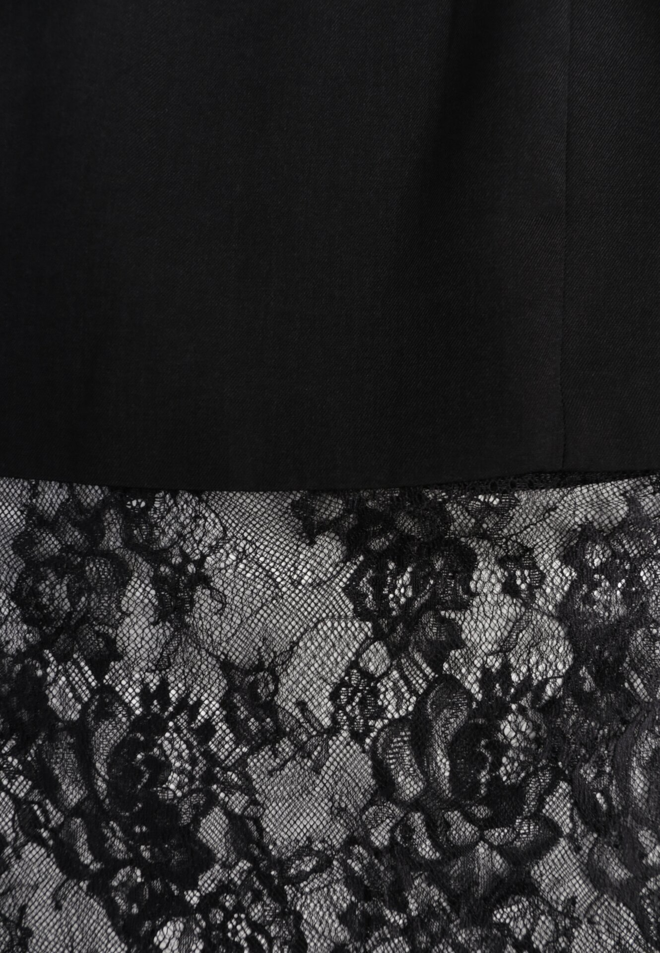 Czarna Koktajlowa Sukienka Bez Rękawów z Koronkowym Dołem Moanthia