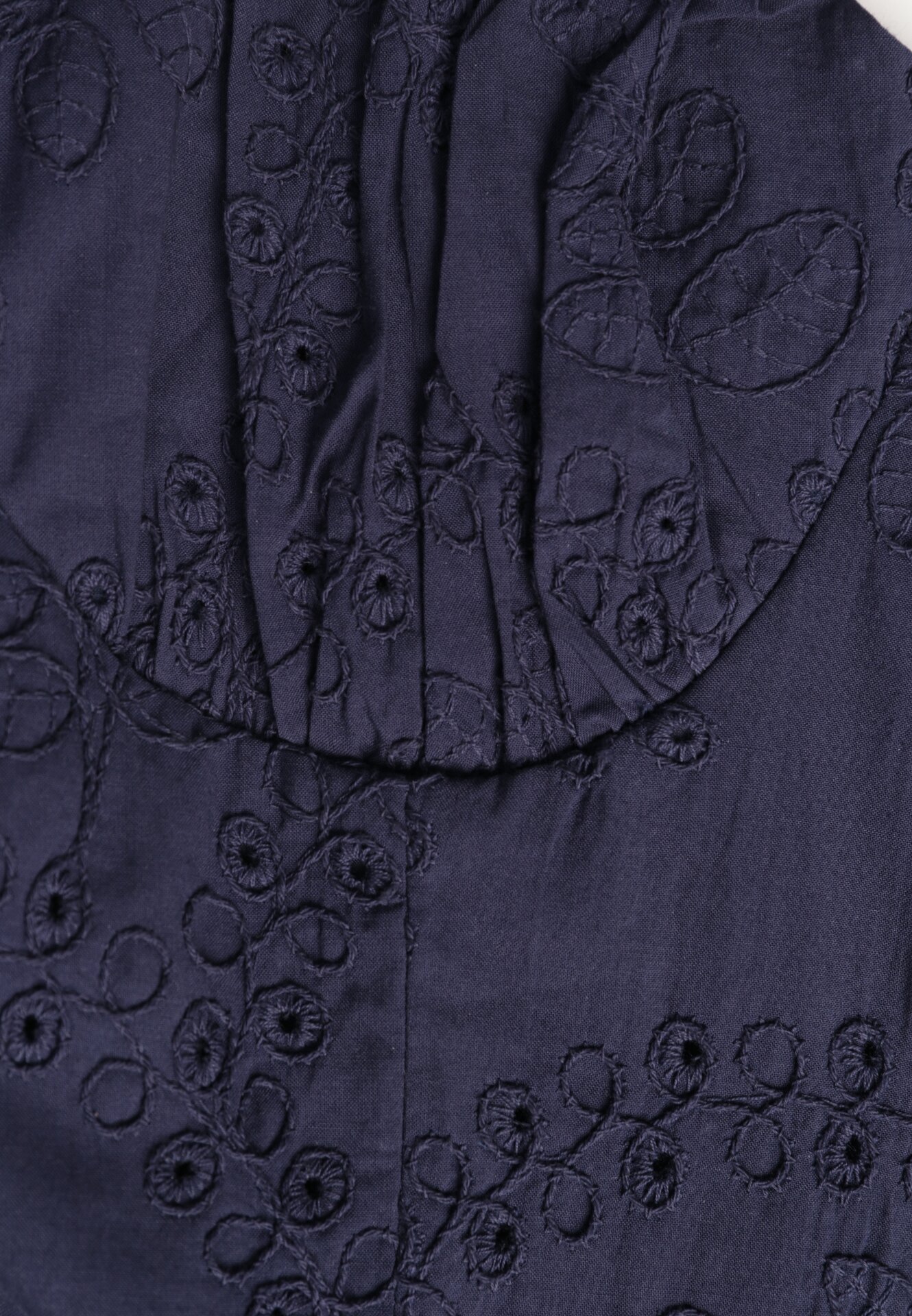 Granatowa Bawełniana Sukienka o Rozkloszowanym Kroju na Ramiączka z Haftem Rhethiphe