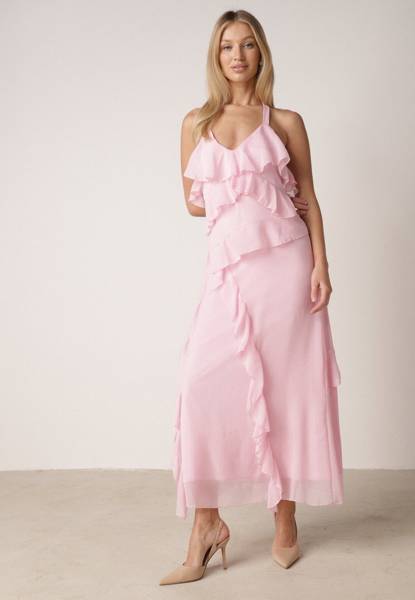 Różowa Koktajlowa Sukienka Taliowana z Falbankami Wiązana na Szyi Demeina