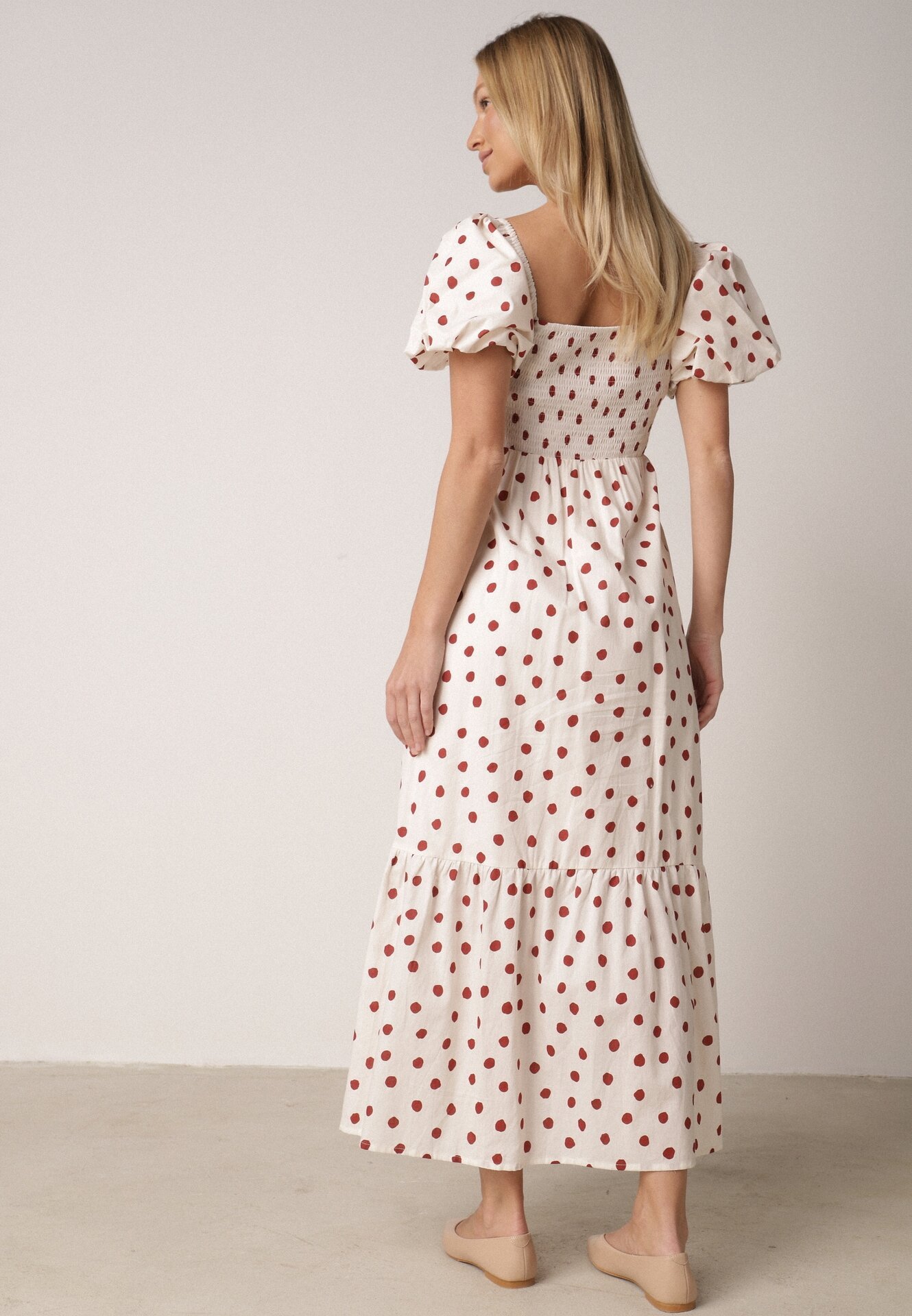 Beżowa Sukienka Bawełniana o Rozkloszowanym Kroju z Bufiastymi Rękawami w Groszki Lorairian