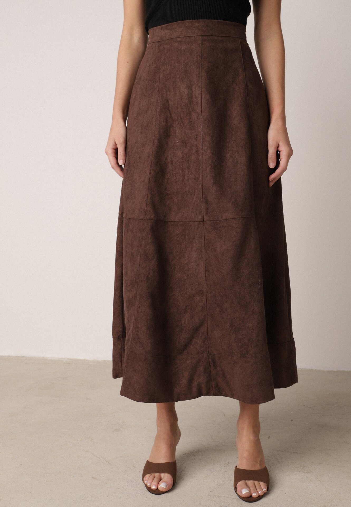 Brązowa Rozkloszowana Spódnica z Imitacji Zamszu Basara