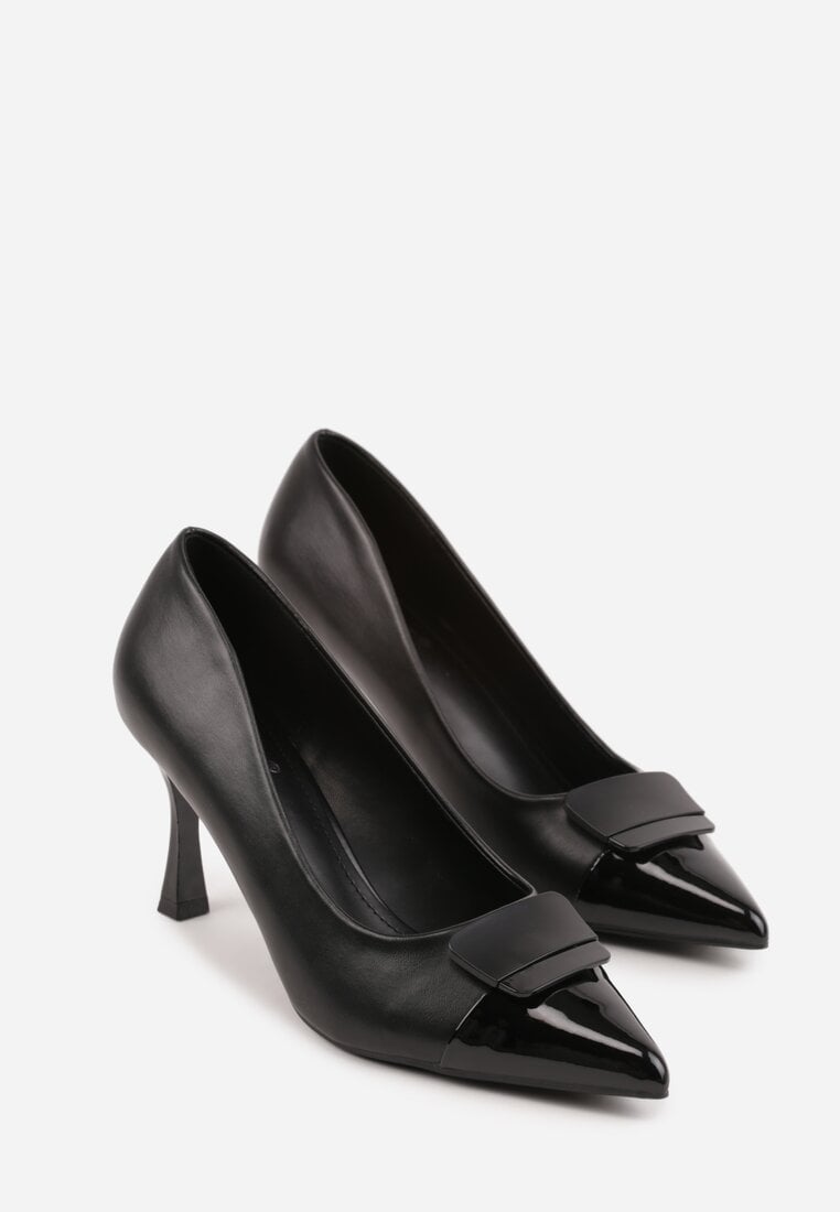 Czarne Szpilki Ozdobione z Geometryczną Aplikacją Lysastos