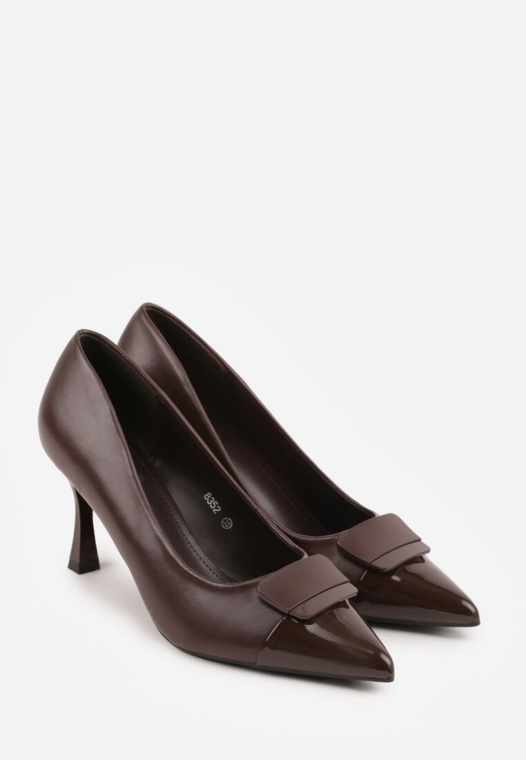 Brązowe Szpilki Ozdobione z Geometryczną Aplikacją Lysastos