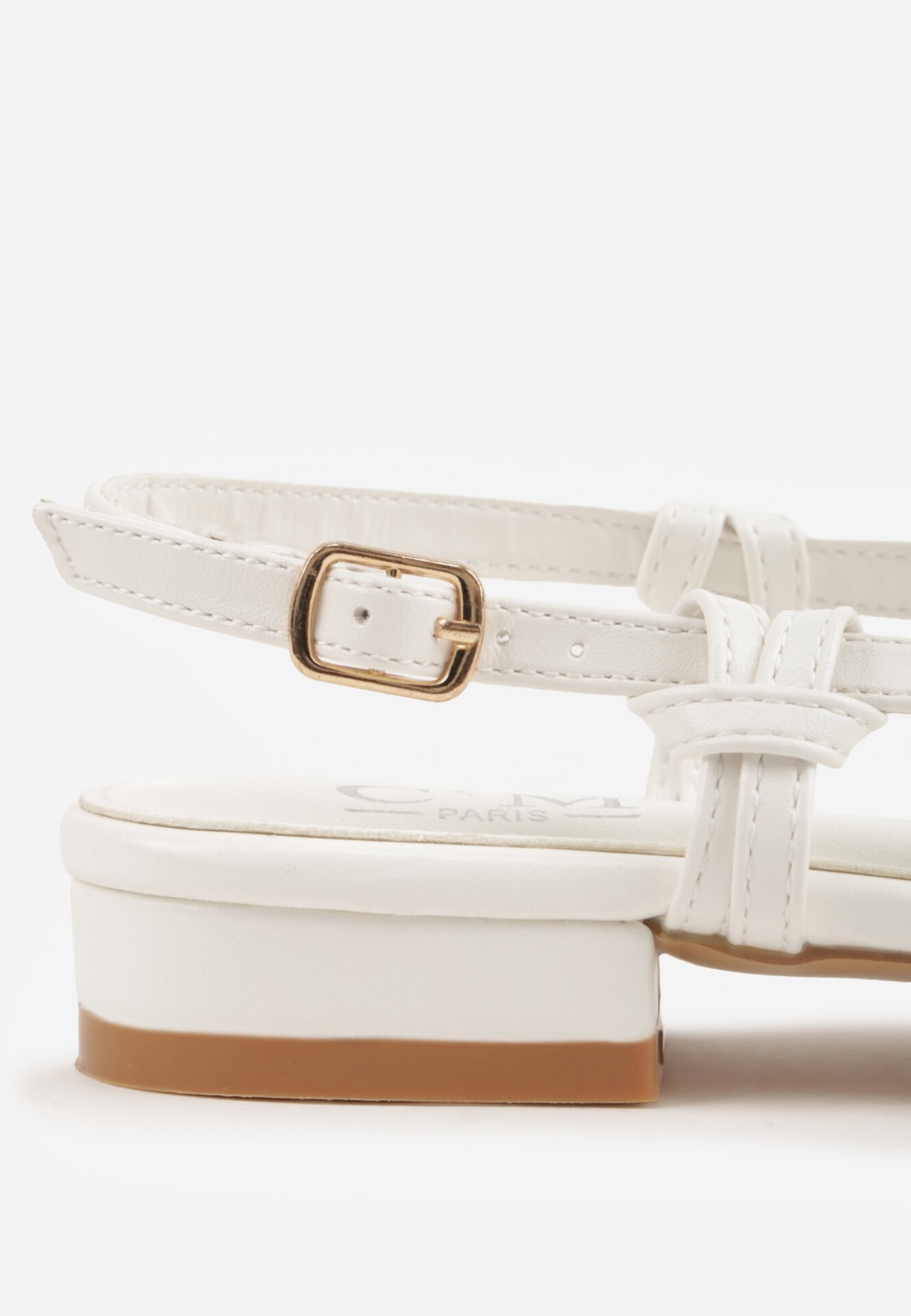 Białe Sandały na Płaskiej Podeszwie Ozdobione Wycięciami Auraly