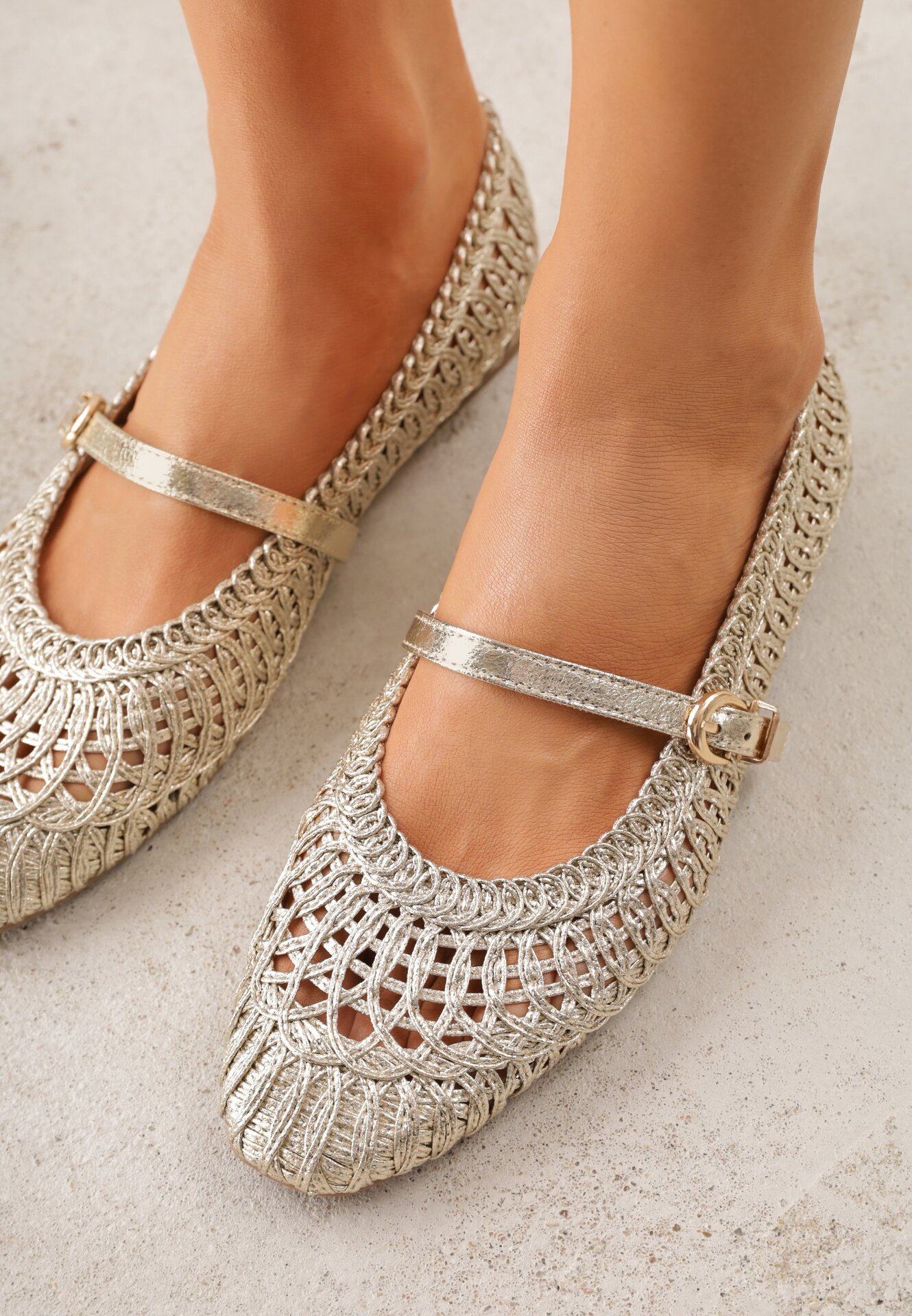 Złote Szydełkowe Balerinki z Paskiem z Klamerką Uroinne