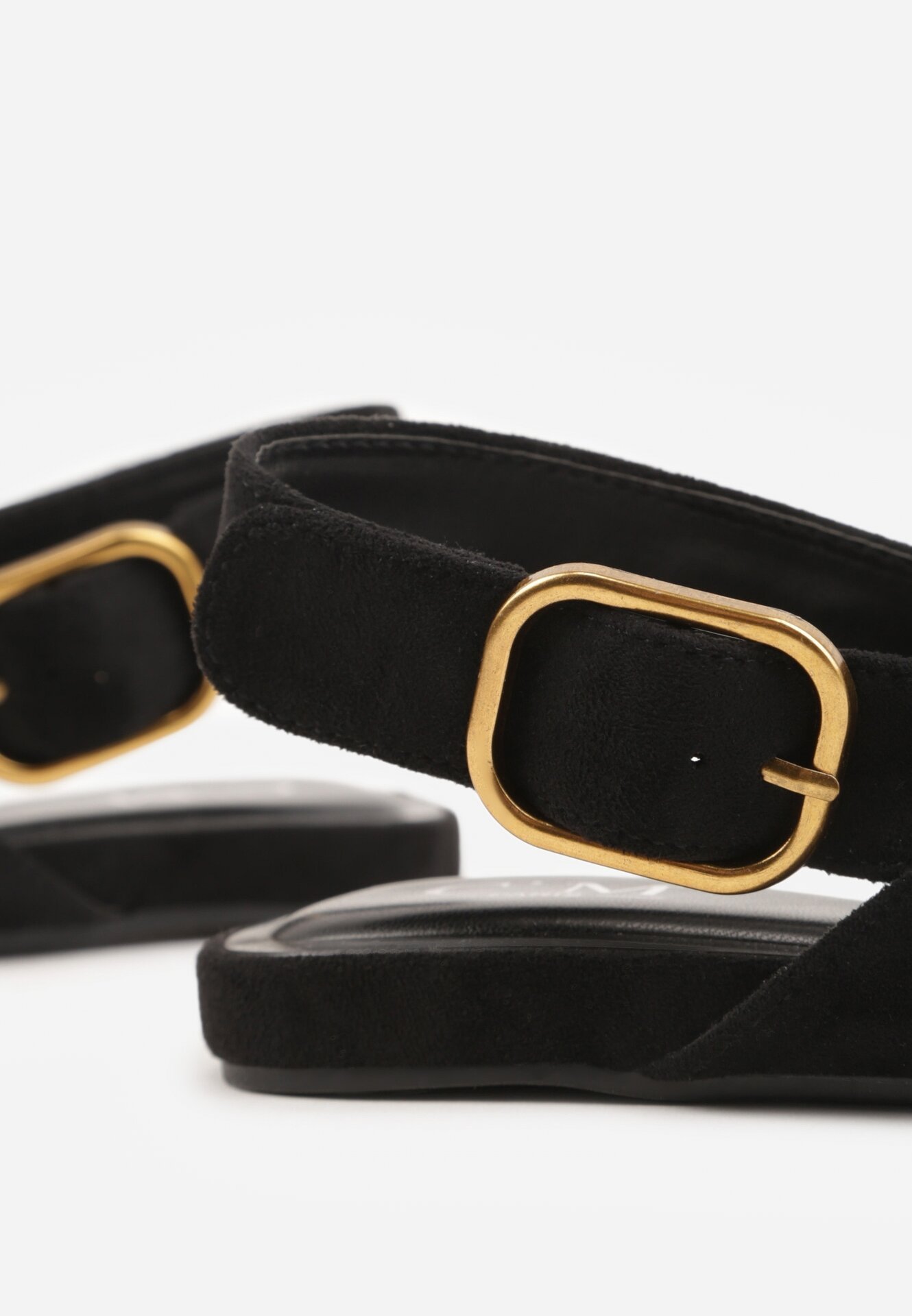 Czarne Sandały z Ozdobnym Wycięciem i Odkrytą Piętą Naitheis