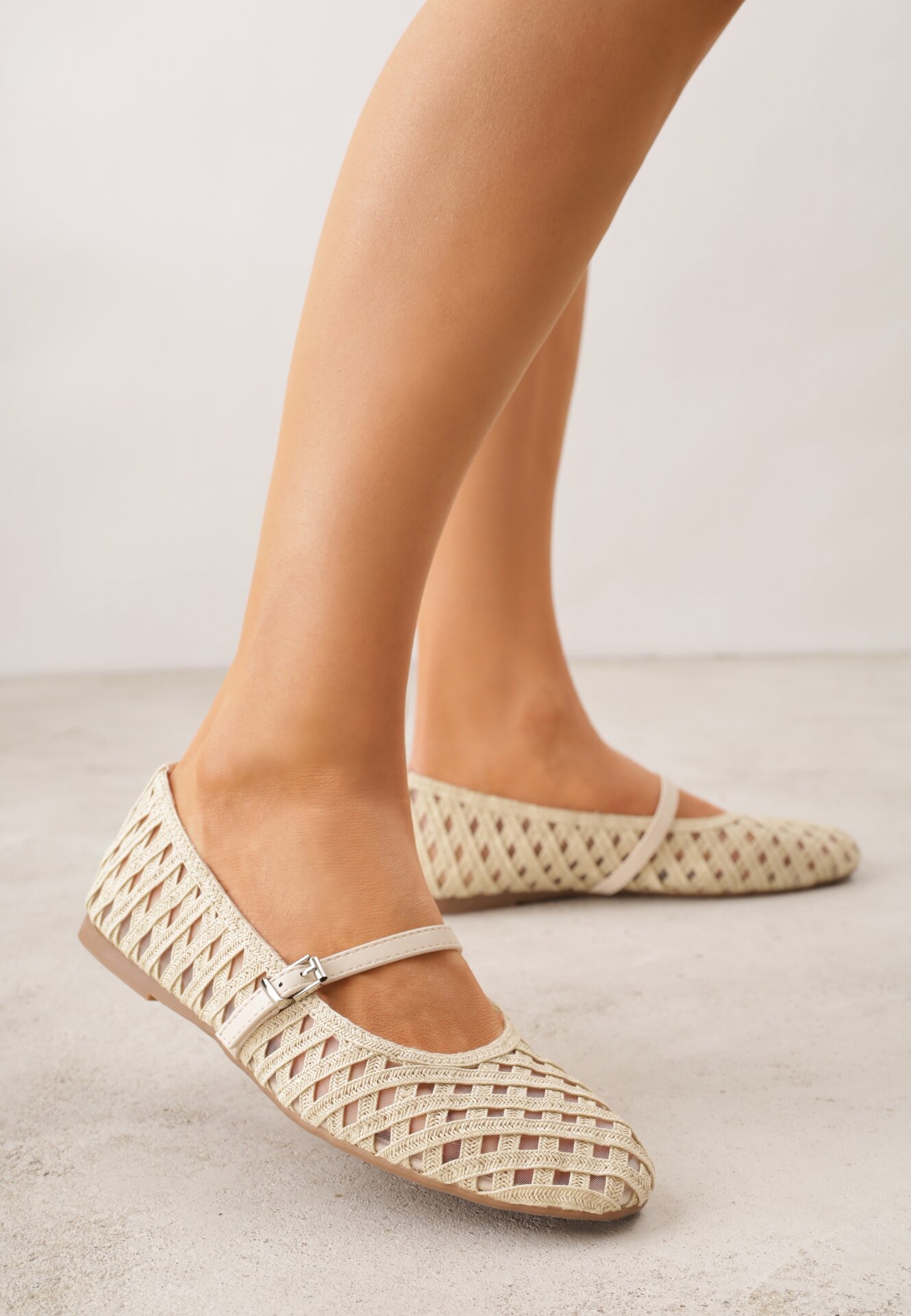 Jasnobeżowe Balerinki Ozdobione Ażurowym Motywem i Paskiem Nonaniassi