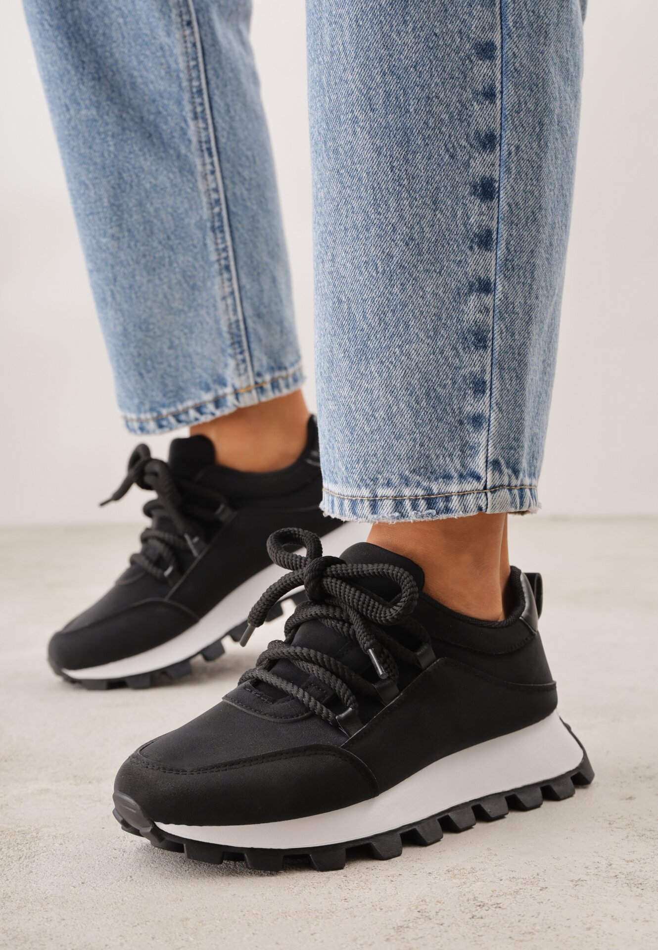 Czarne Sneakersy na Grubej Tłoczonej Podeszwie Zerda