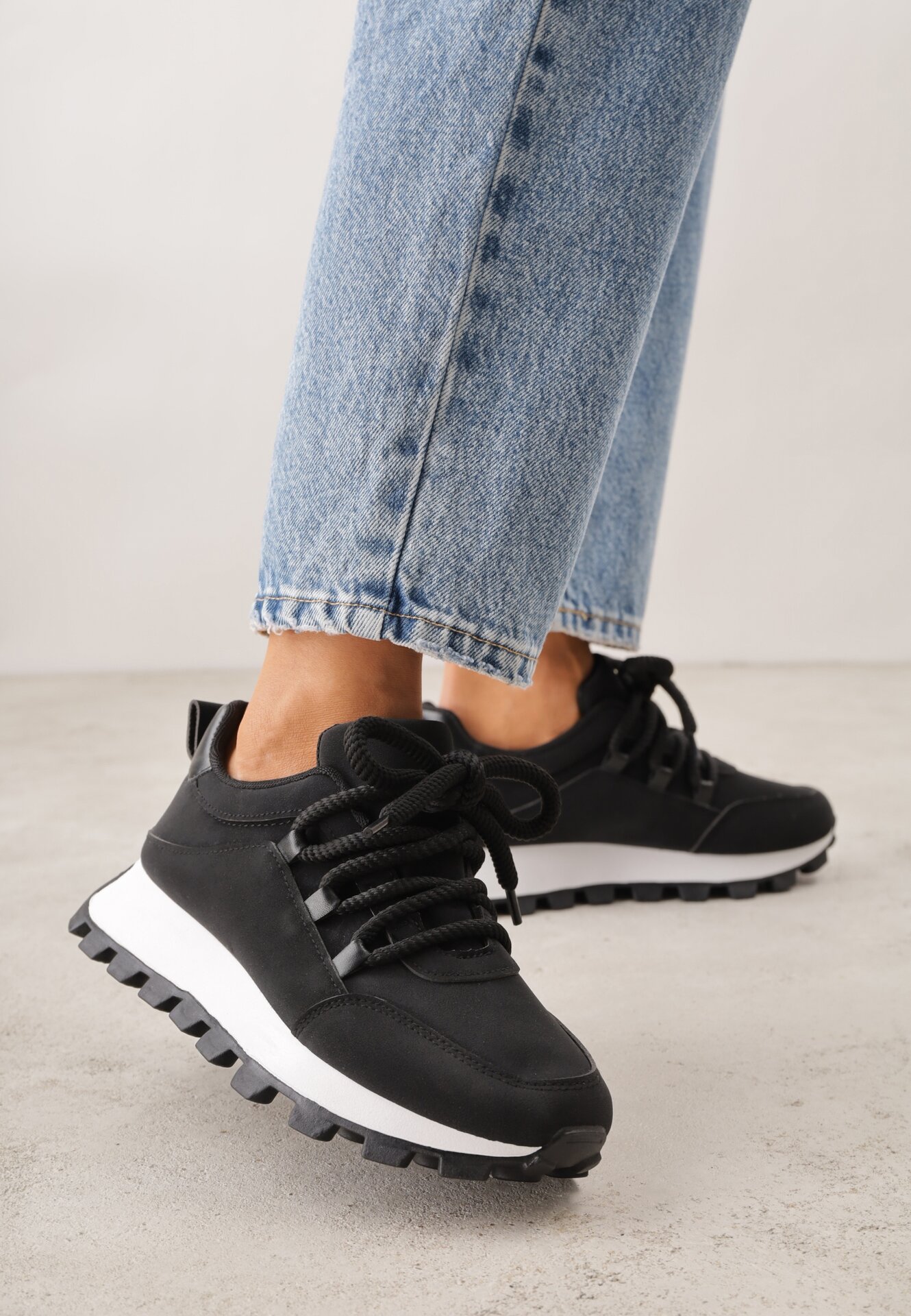 Czarne Sneakersy na Grubej Tłoczonej Podeszwie Zerda