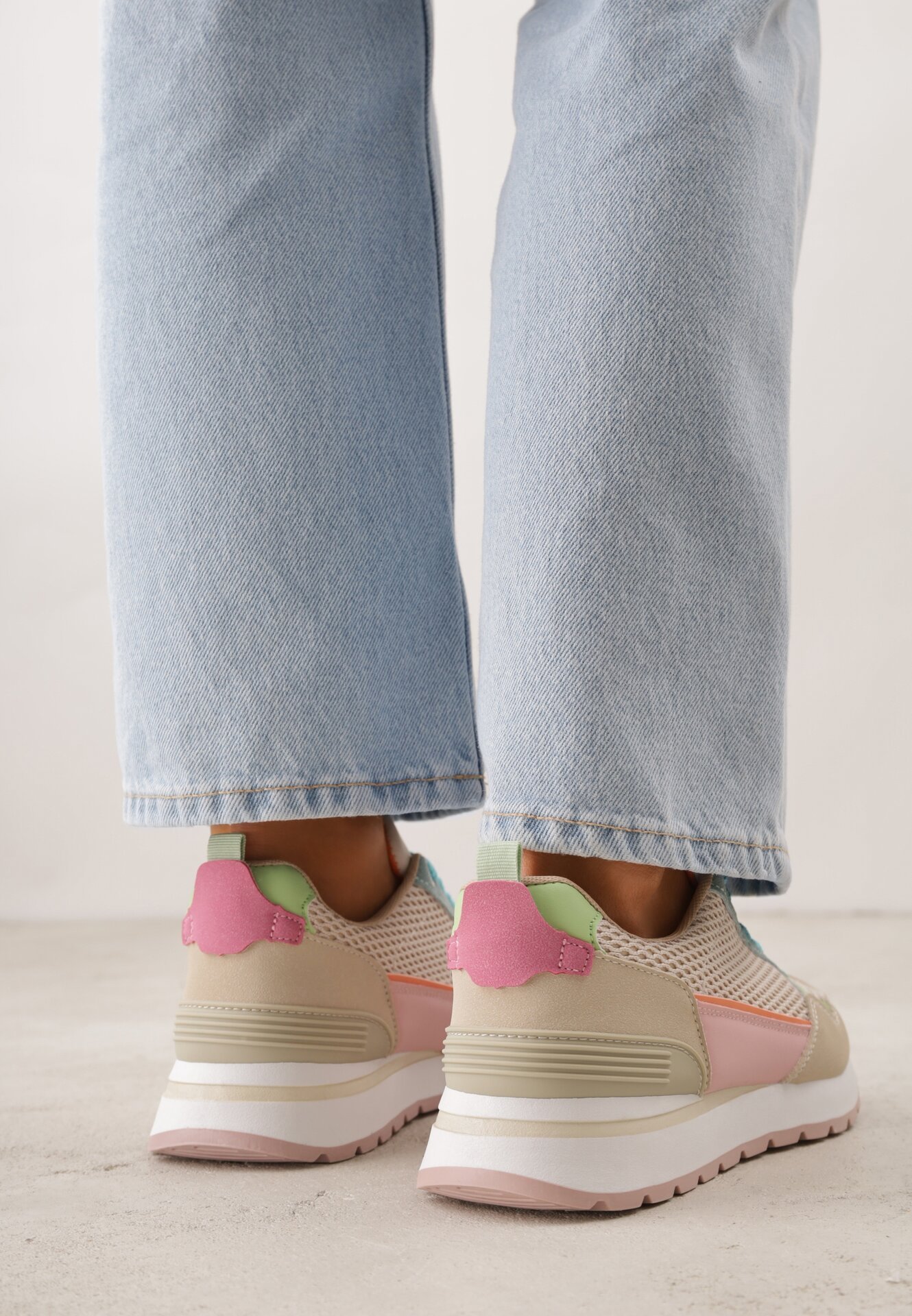 Beżowe Sneakersy z Siateczką i Antypoślizgową Podeszwą Katala