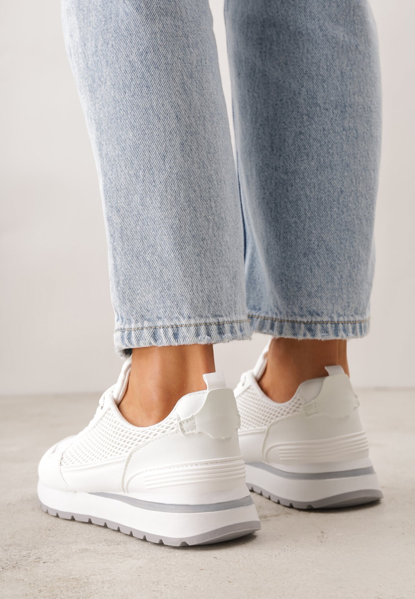 Białe Sneakersy z Siateczką i Antypoślizgową Podeszwą Katala