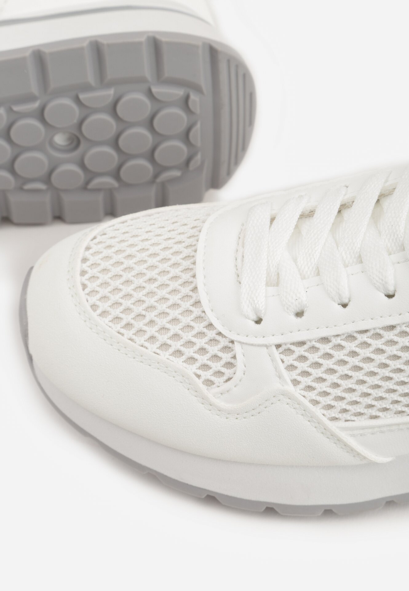 Białe Sneakersy z Siateczką i Antypoślizgową Podeszwą Katala