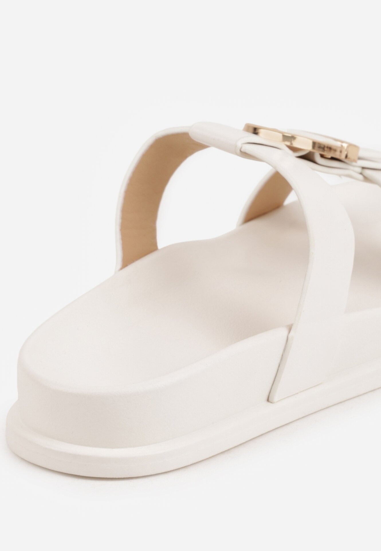 Białe Klapki z Ozdobną Klamrą i Paskiem Kaidine