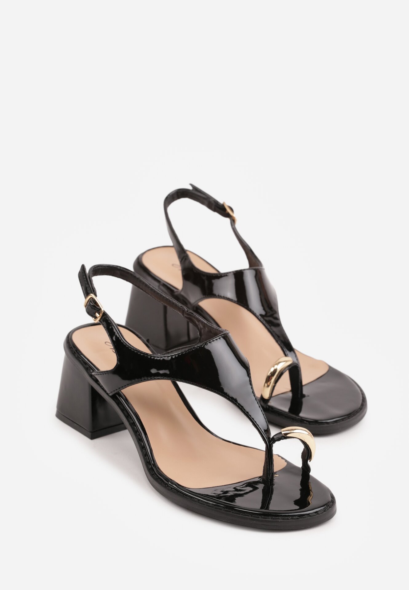 Czarne Sandały Japonki na Słupku z Biżuteryjną Ozdobą Uhryss