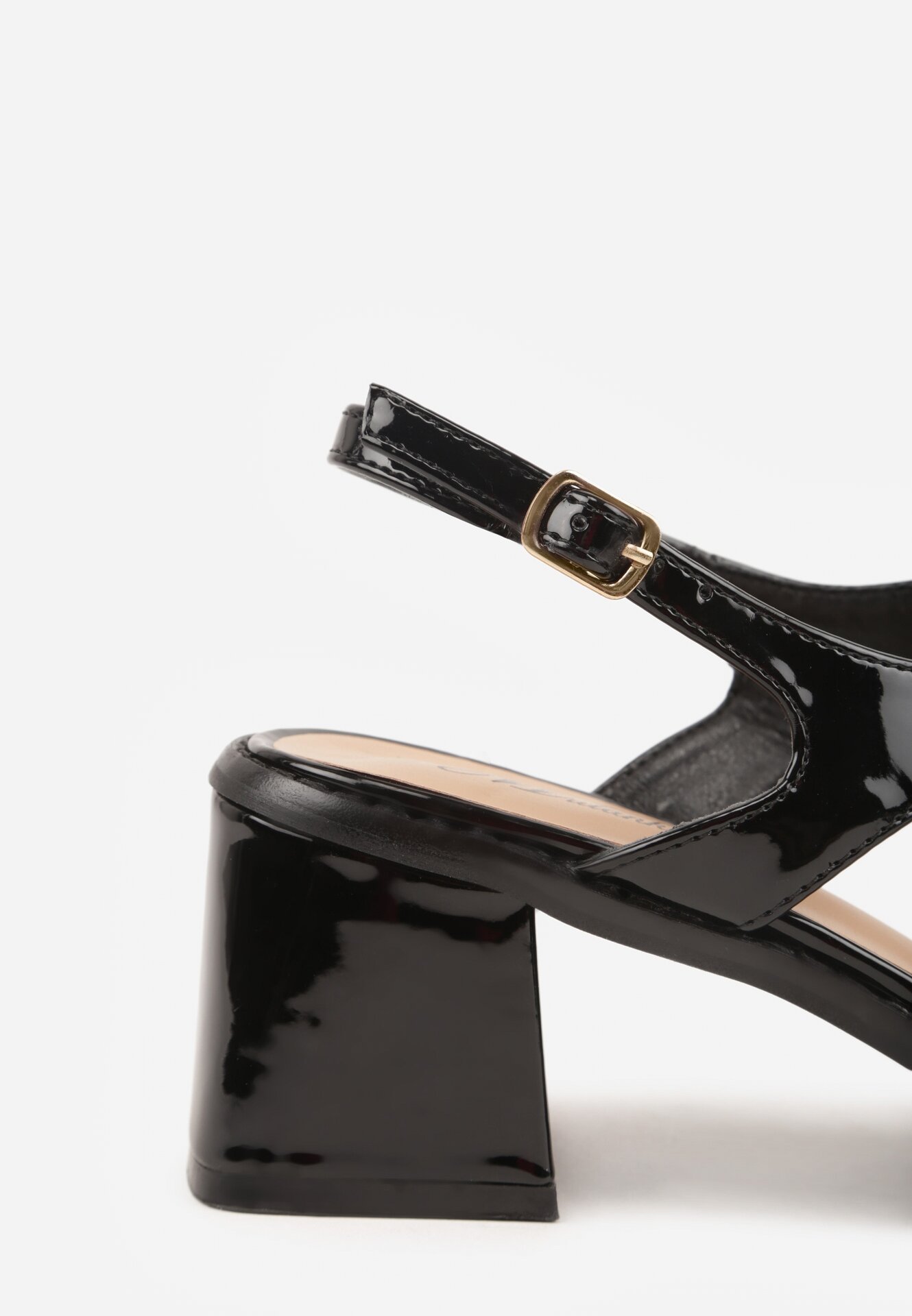 Czarne Sandały Japonki na Słupku z Biżuteryjną Ozdobą Uhryss