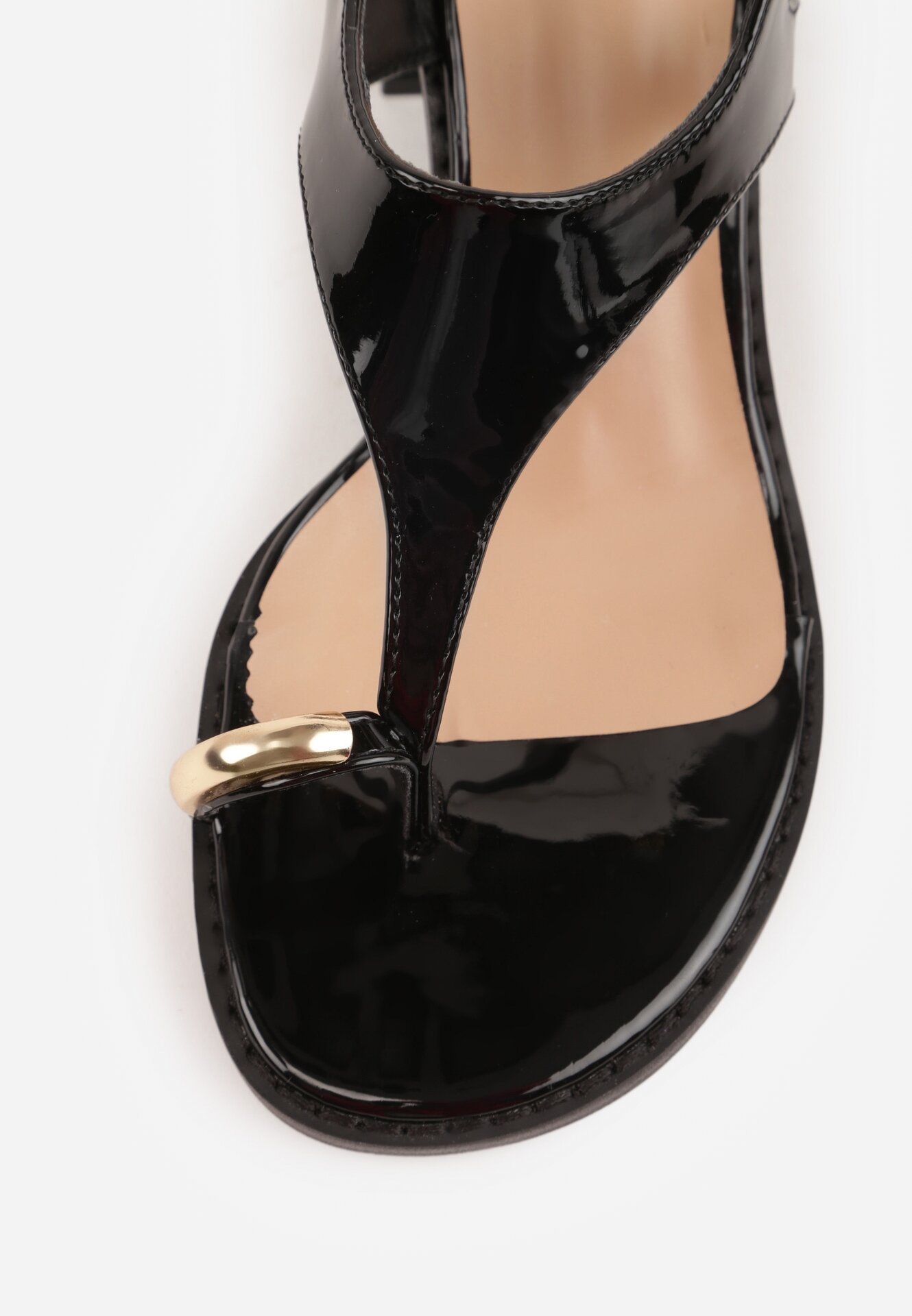 Czarne Sandały Japonki na Słupku z Biżuteryjną Ozdobą Uhryss