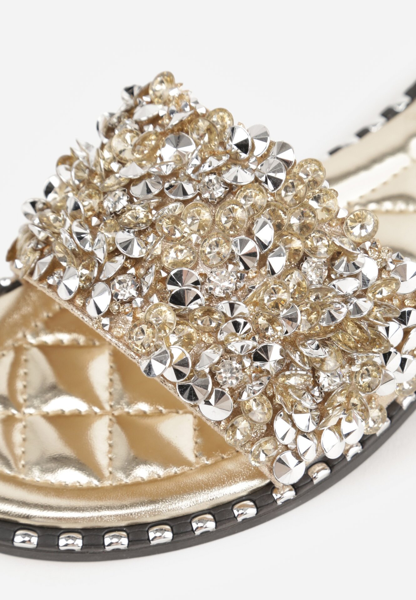 Złote Eleganckie Klapki z Biżuteryjnymi Aplikacjami Erannia