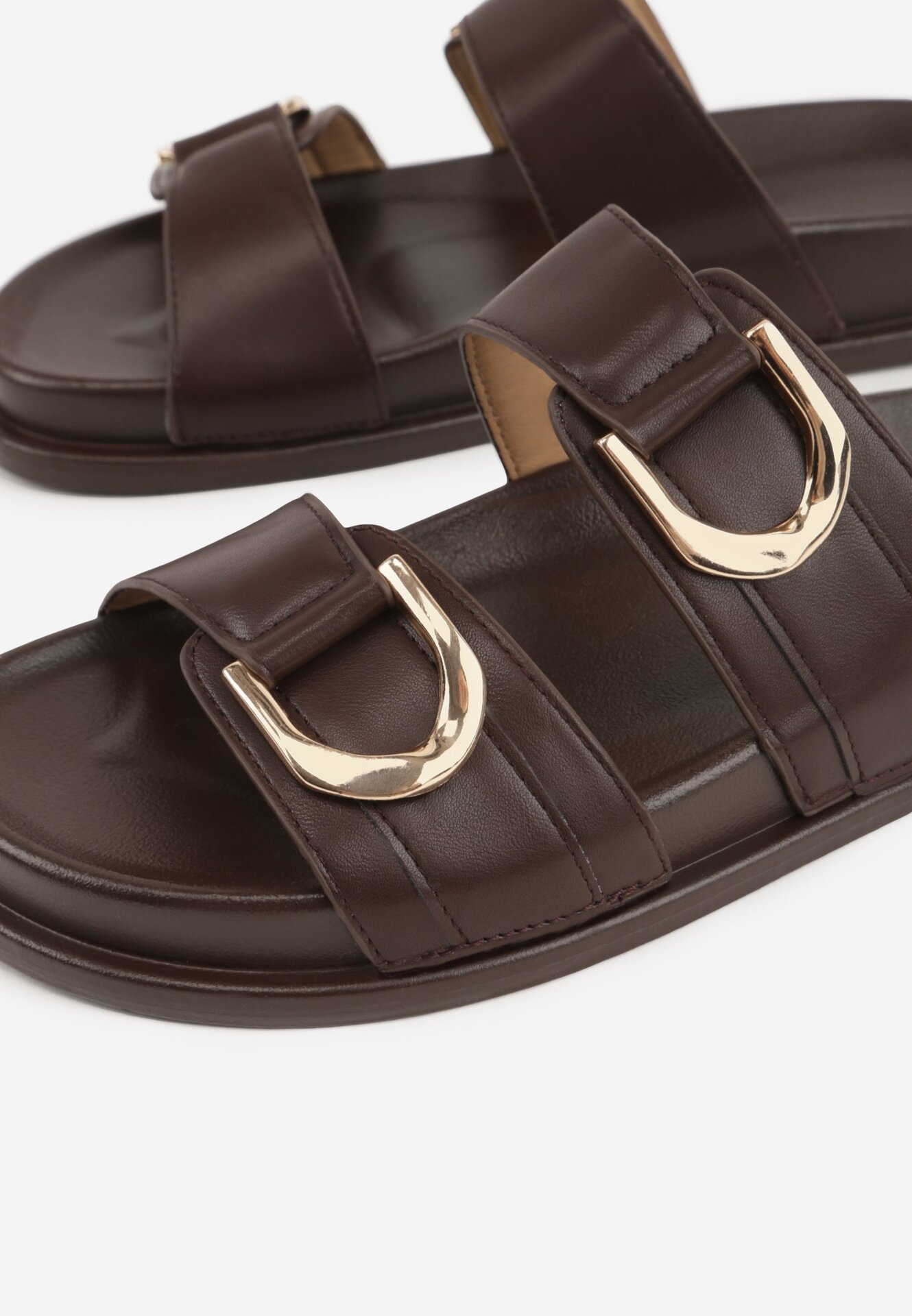 Ciemnobrązowe Klapki Ozdobione Dwoma Klamrami Sthosaildy