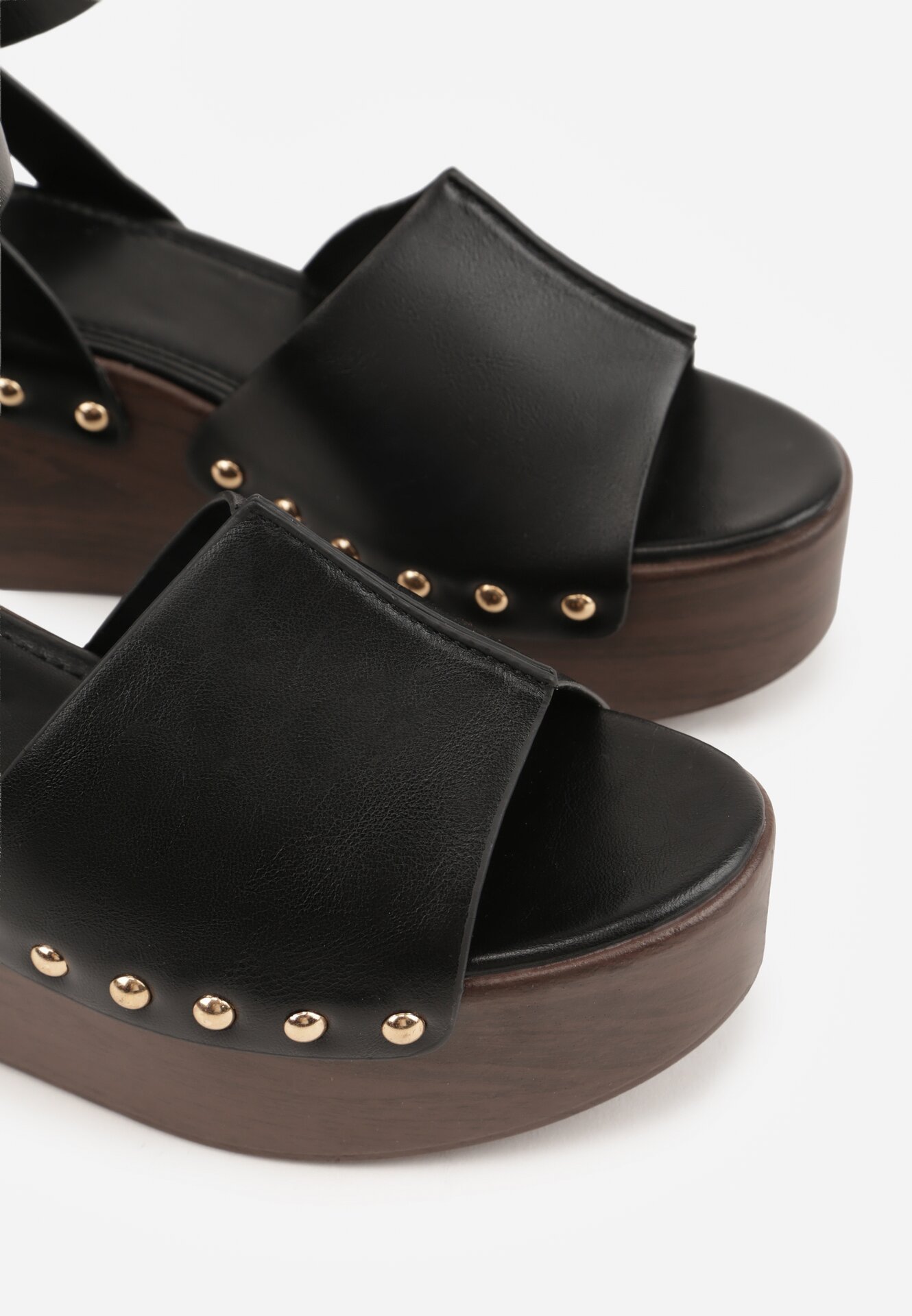 Czarne Sandały na Koturnie i Platformie Ozdobione Nitami Rhethe