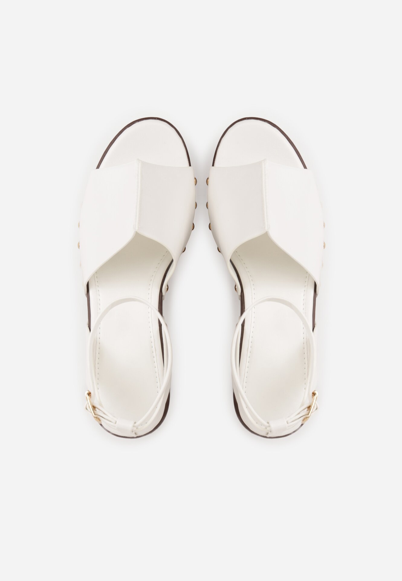 Białe Sandały na Koturnie i Platformie Ozdobione Nitami Rhethe