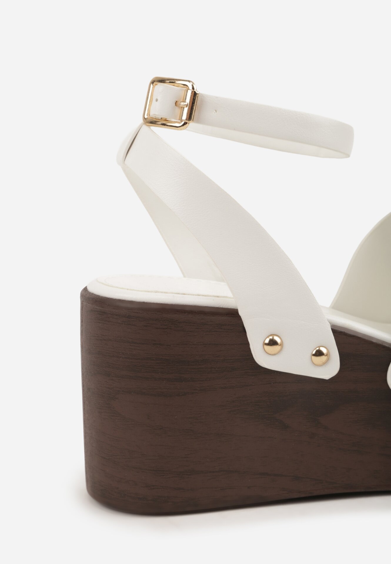 Białe Sandały na Koturnie i Platformie Ozdobione Nitami Rhethe