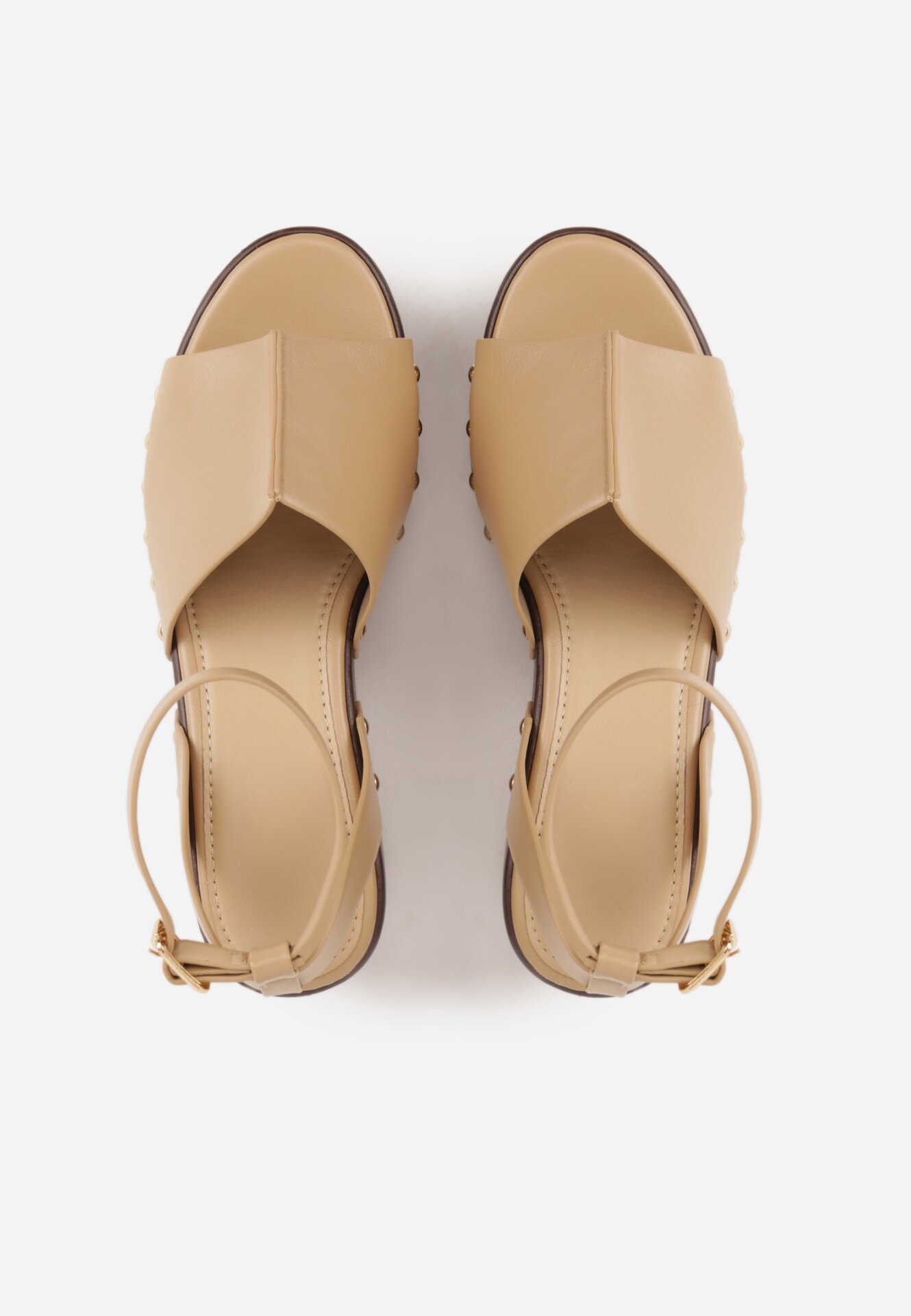 Ciemnobeżowe Sandały na Koturnie i Platformie Ozdobione Nitami Rhethe